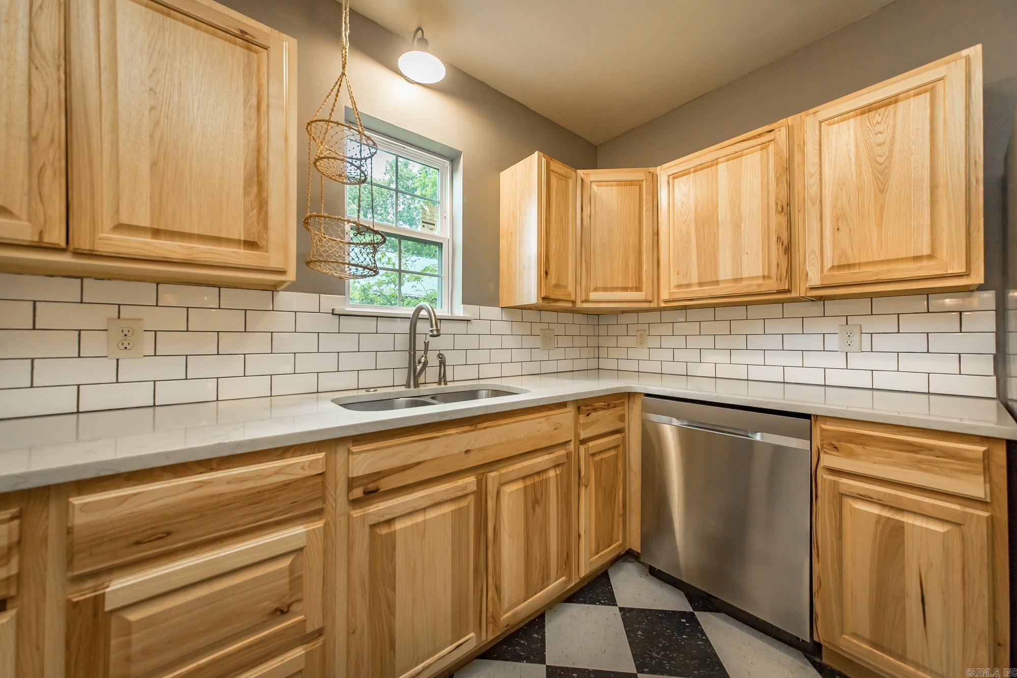 1114 Davis  Conway, AR