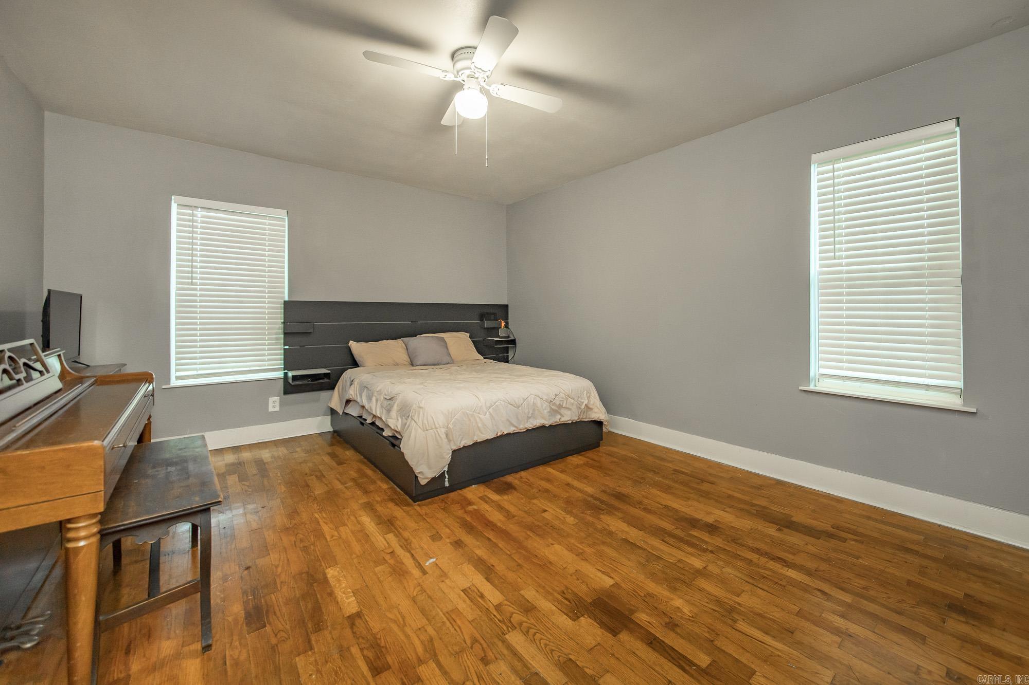 1114 Davis  Conway, AR