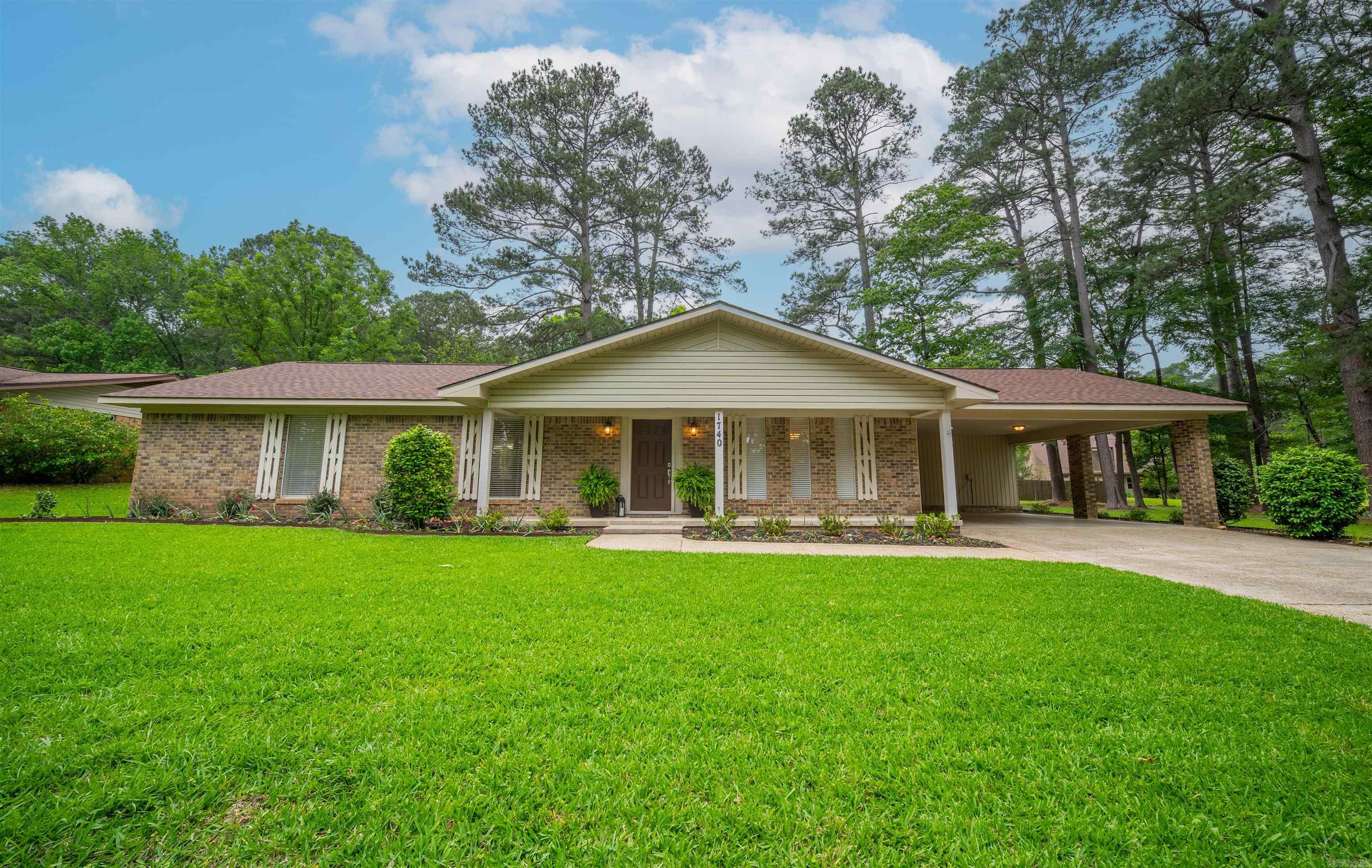 1740 Holly Hill  Camden, AR