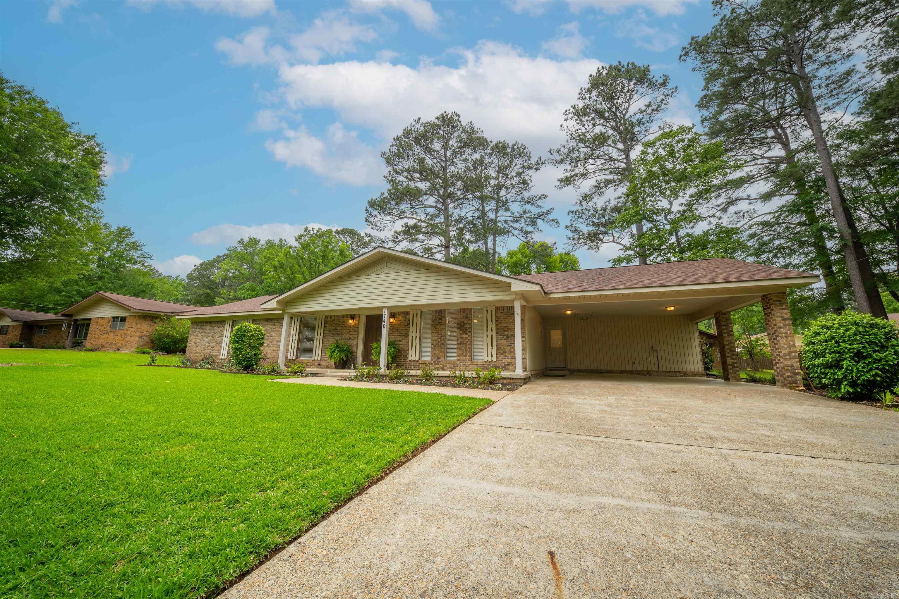 1740 Holly Hill  Camden, AR
