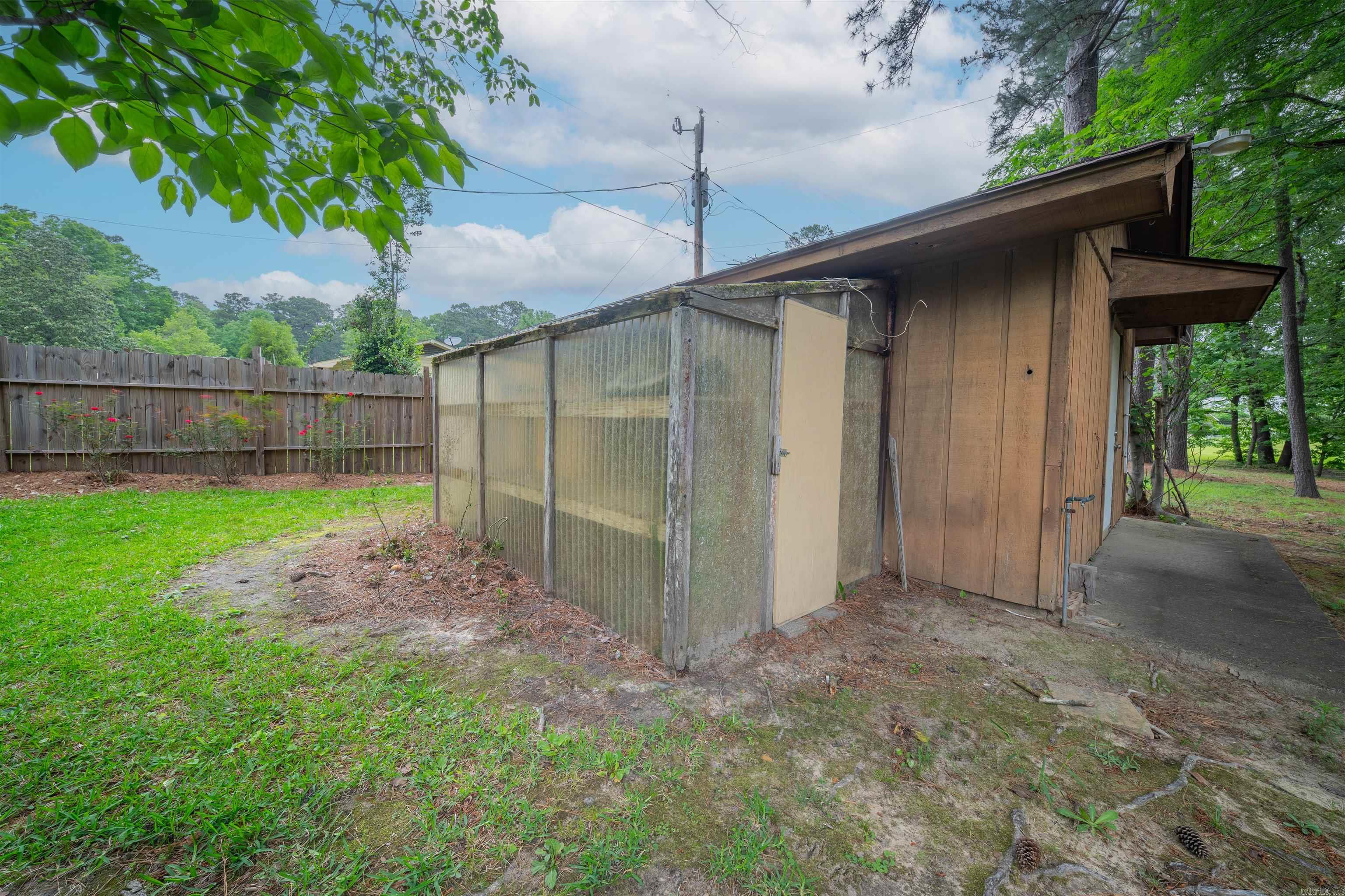 1740 Holly Hill  Camden, AR