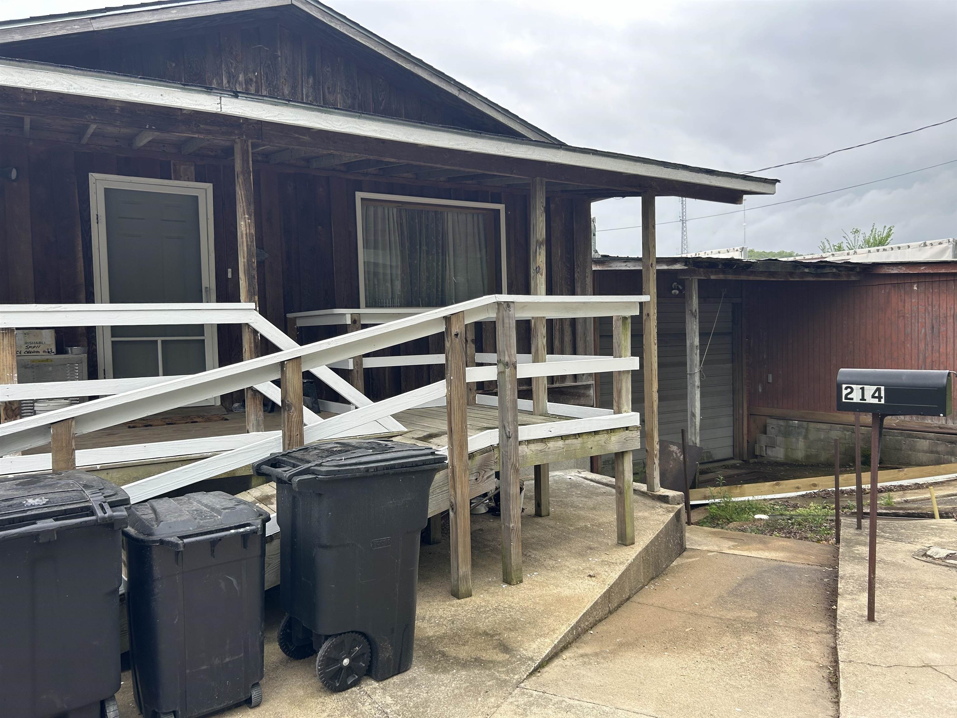 214 E Main  Hardy, AR