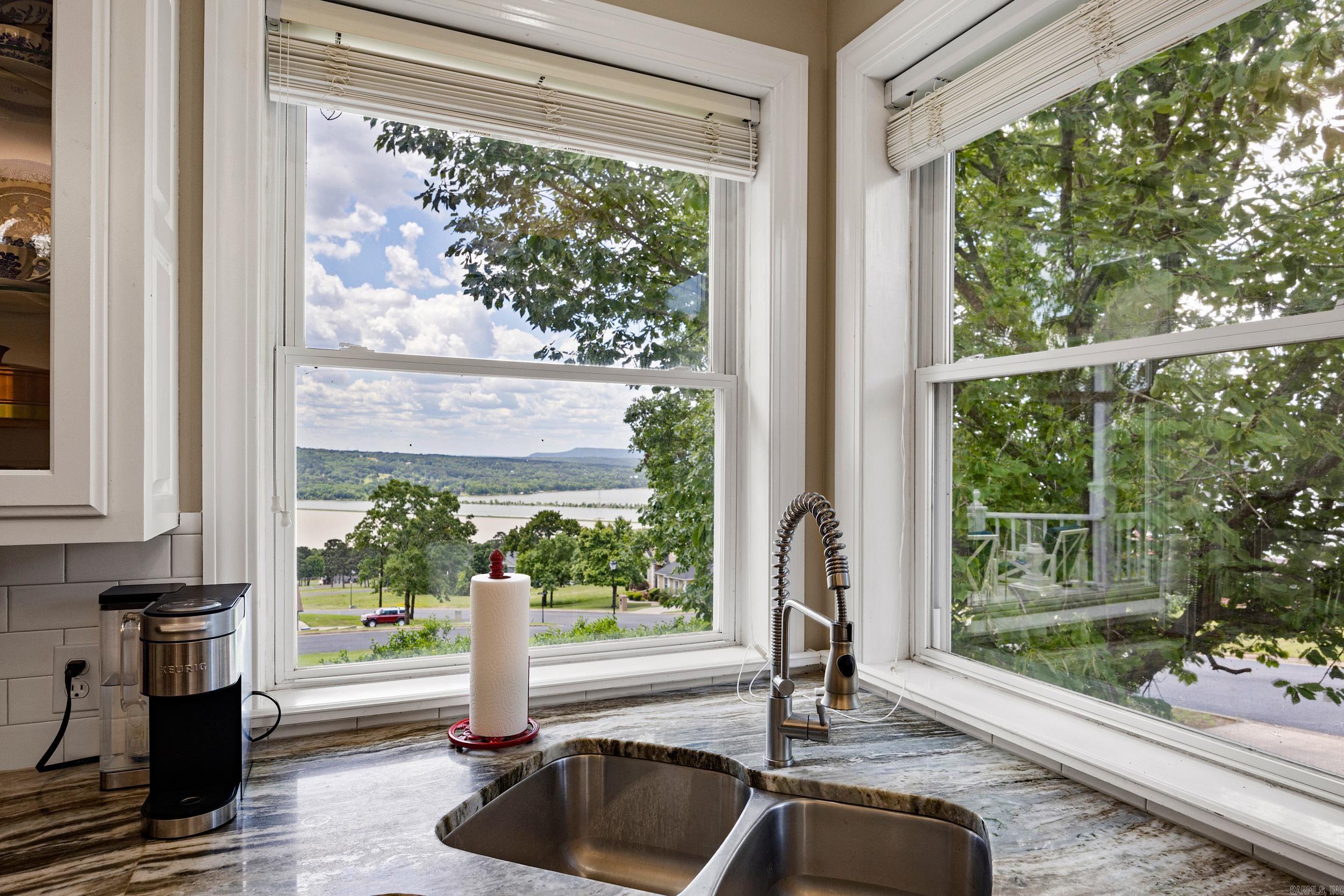 8 E Ridgeline Dr  Russellville, AR