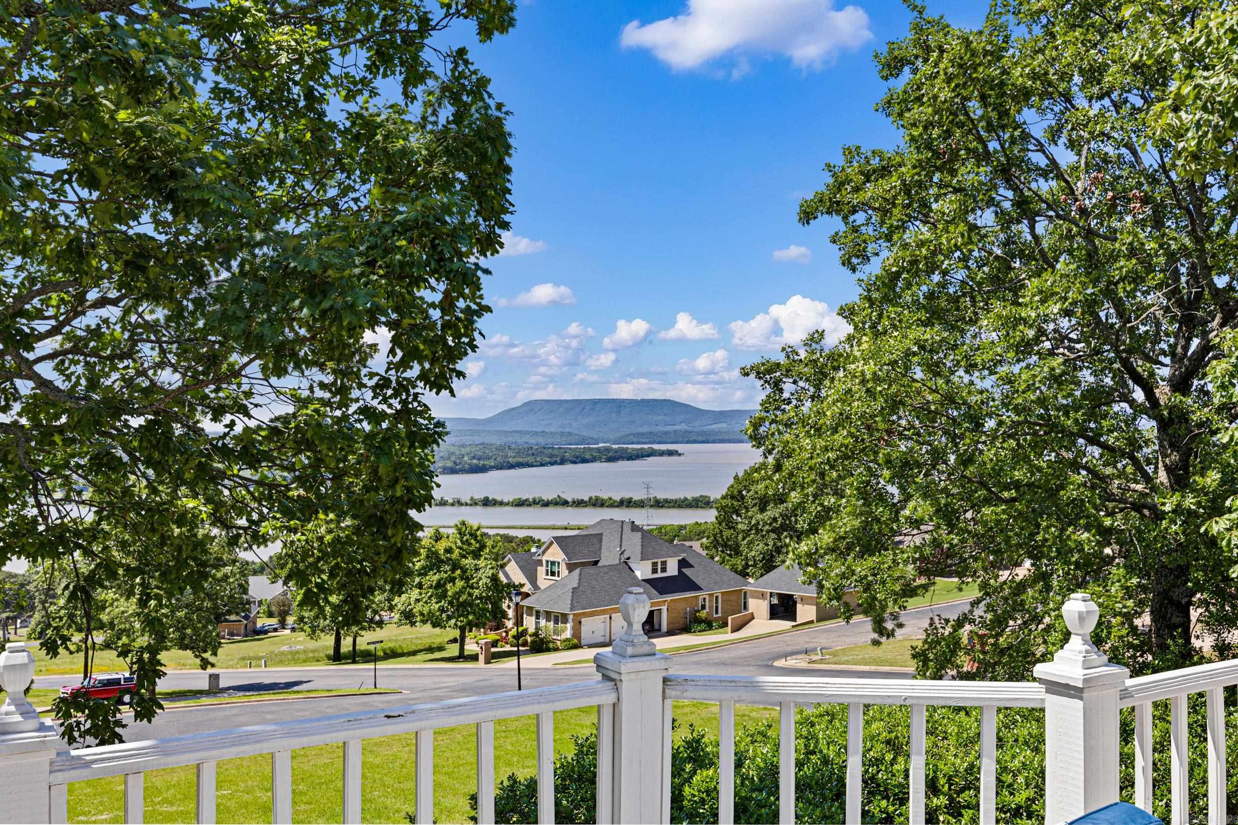 8 E Ridgeline Dr  Russellville, AR
