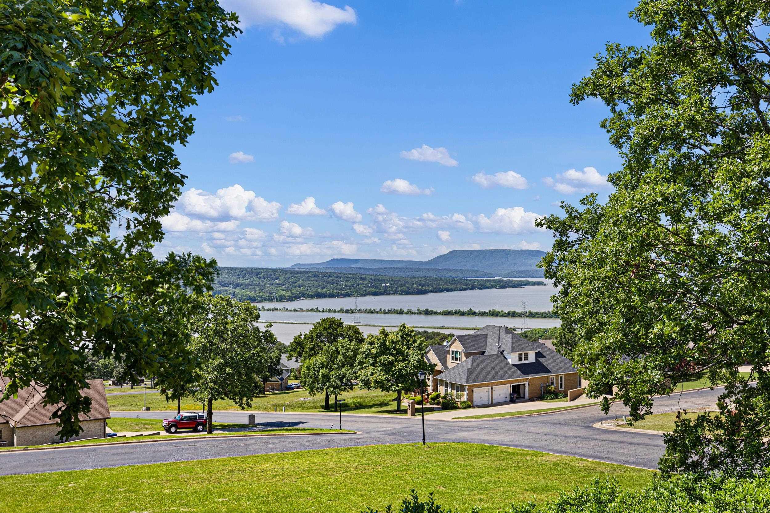 8 E Ridgeline Dr  Russellville, AR