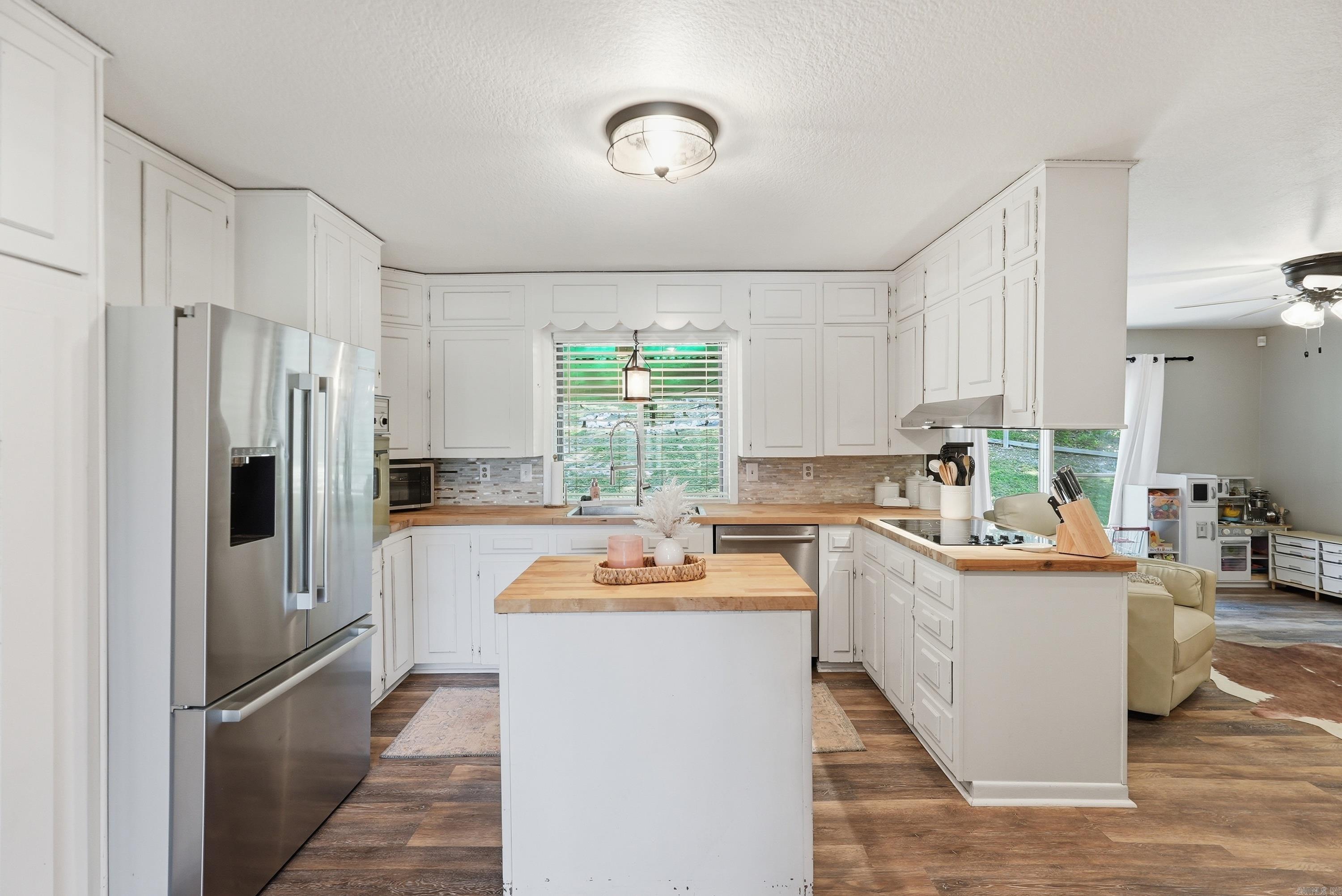 16400 Colonel Glenn  Little Rock, AR