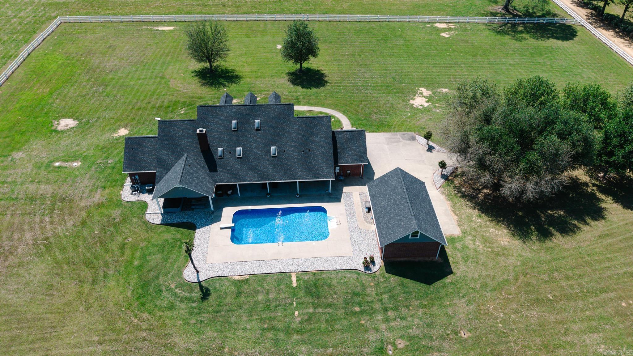 408 Autrey Lane  Maud, TX