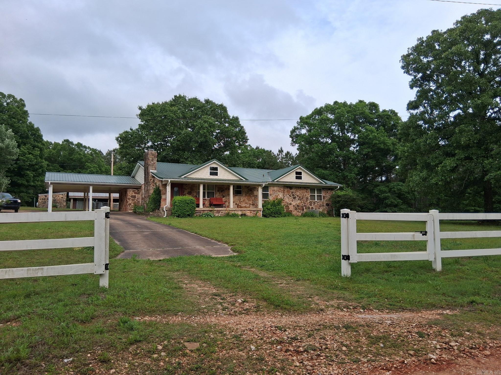1162 Cove  Mountain View, AR