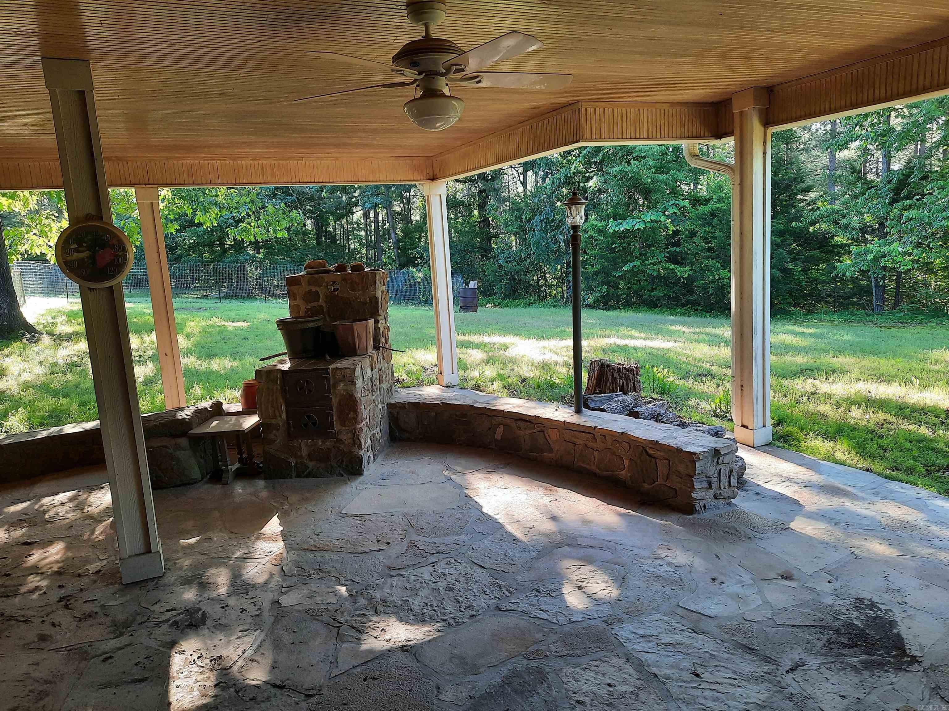 1162 Cove  Mountain View, AR