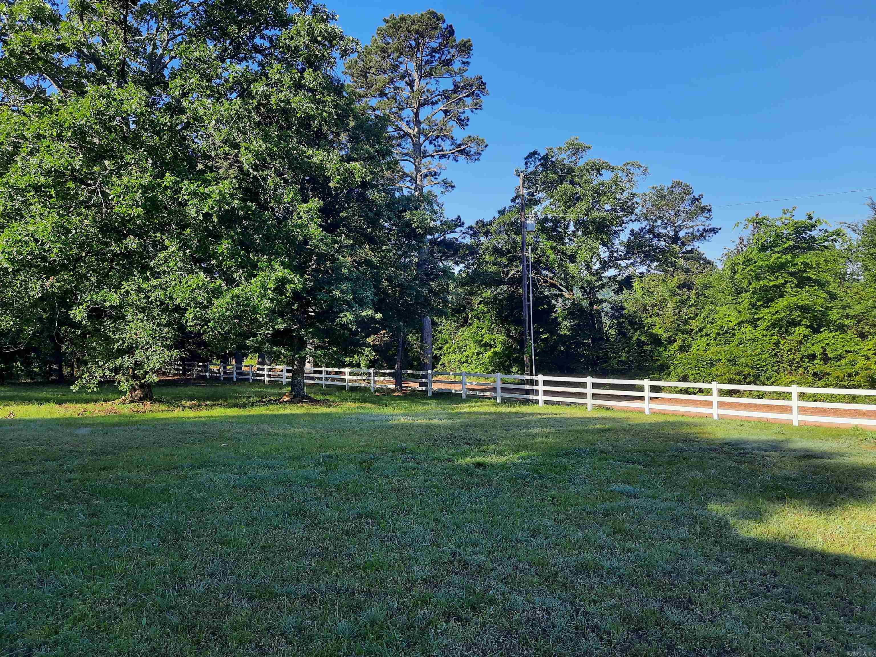 1162 Cove  Mountain View, AR