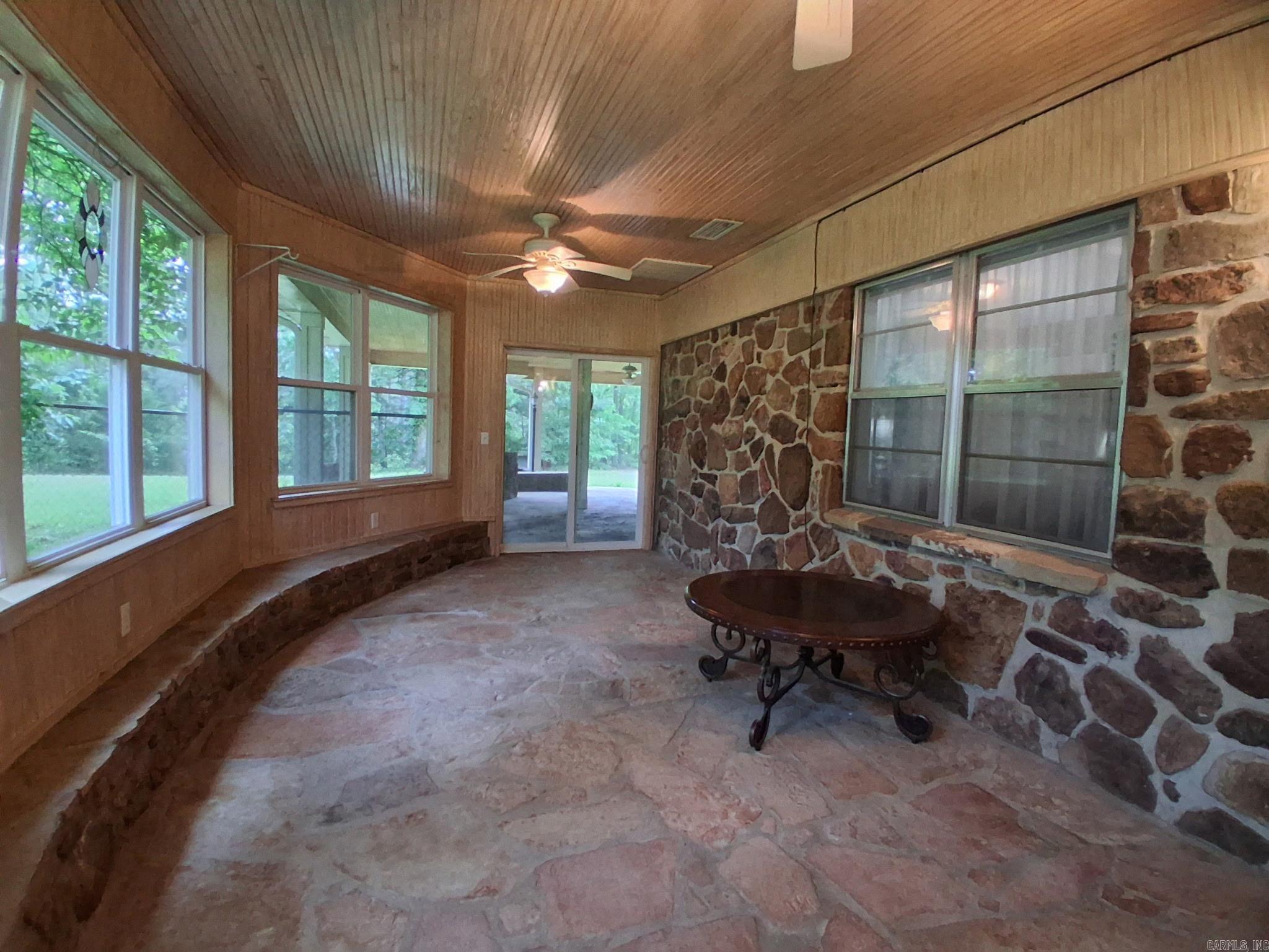 1162 Cove  Mountain View, AR