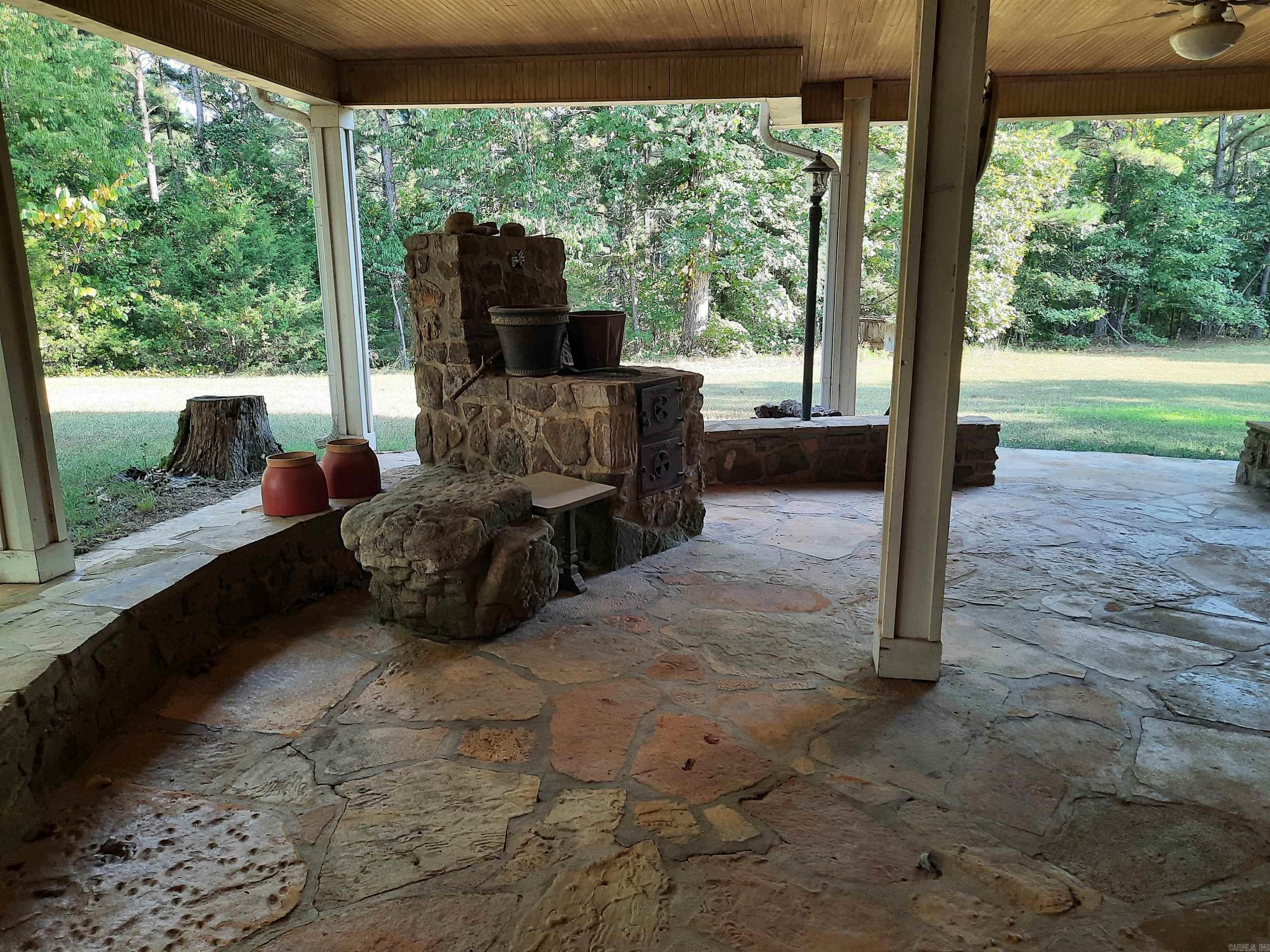 1162 Cove  Mountain View, AR