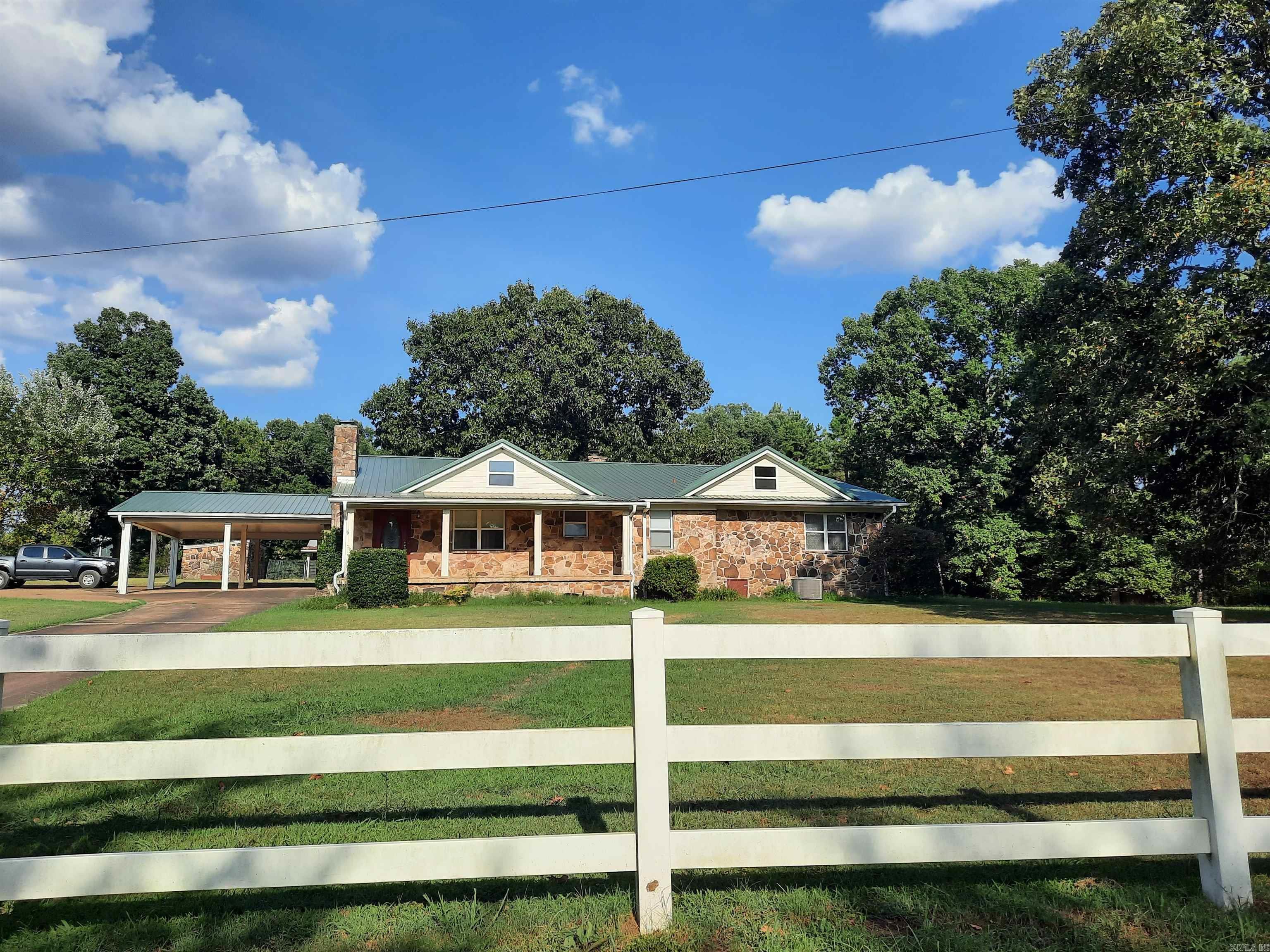 1162 Cove  Mountain View, AR