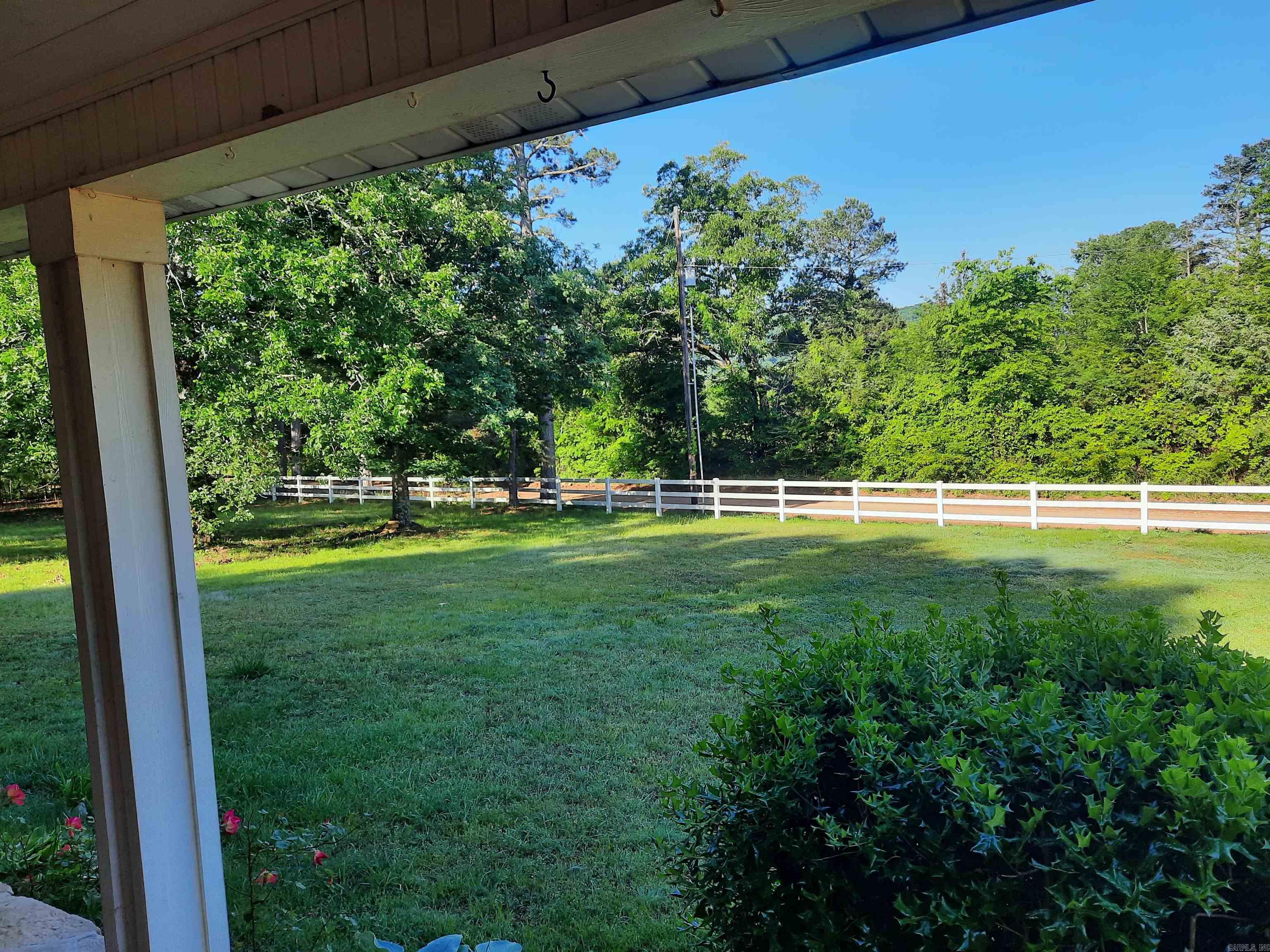 1162 Cove  Mountain View, AR