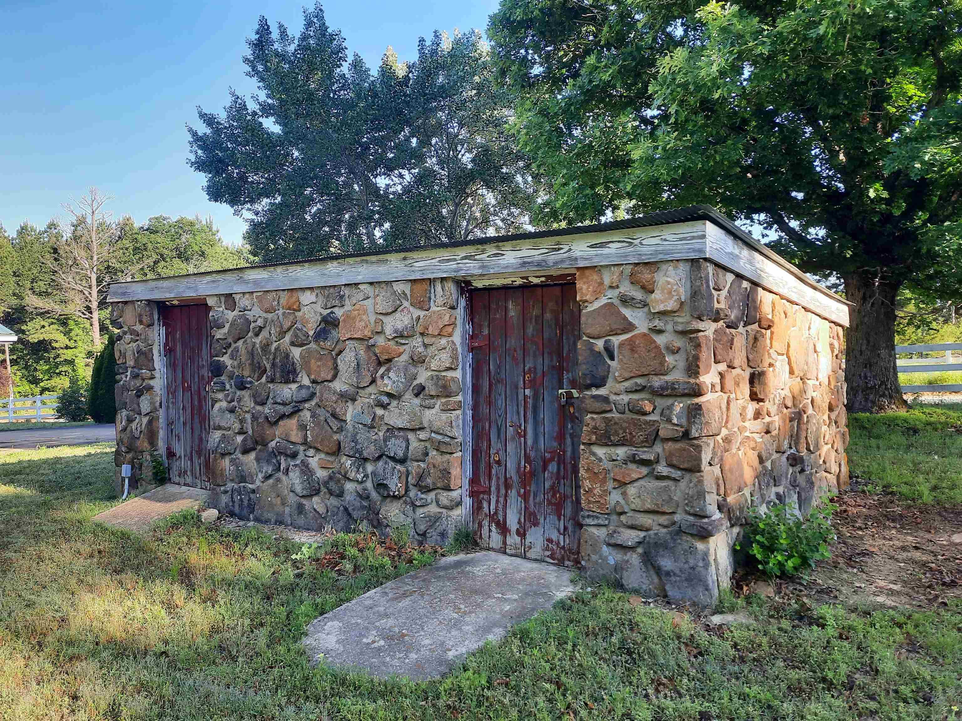1162 Cove  Mountain View, AR
