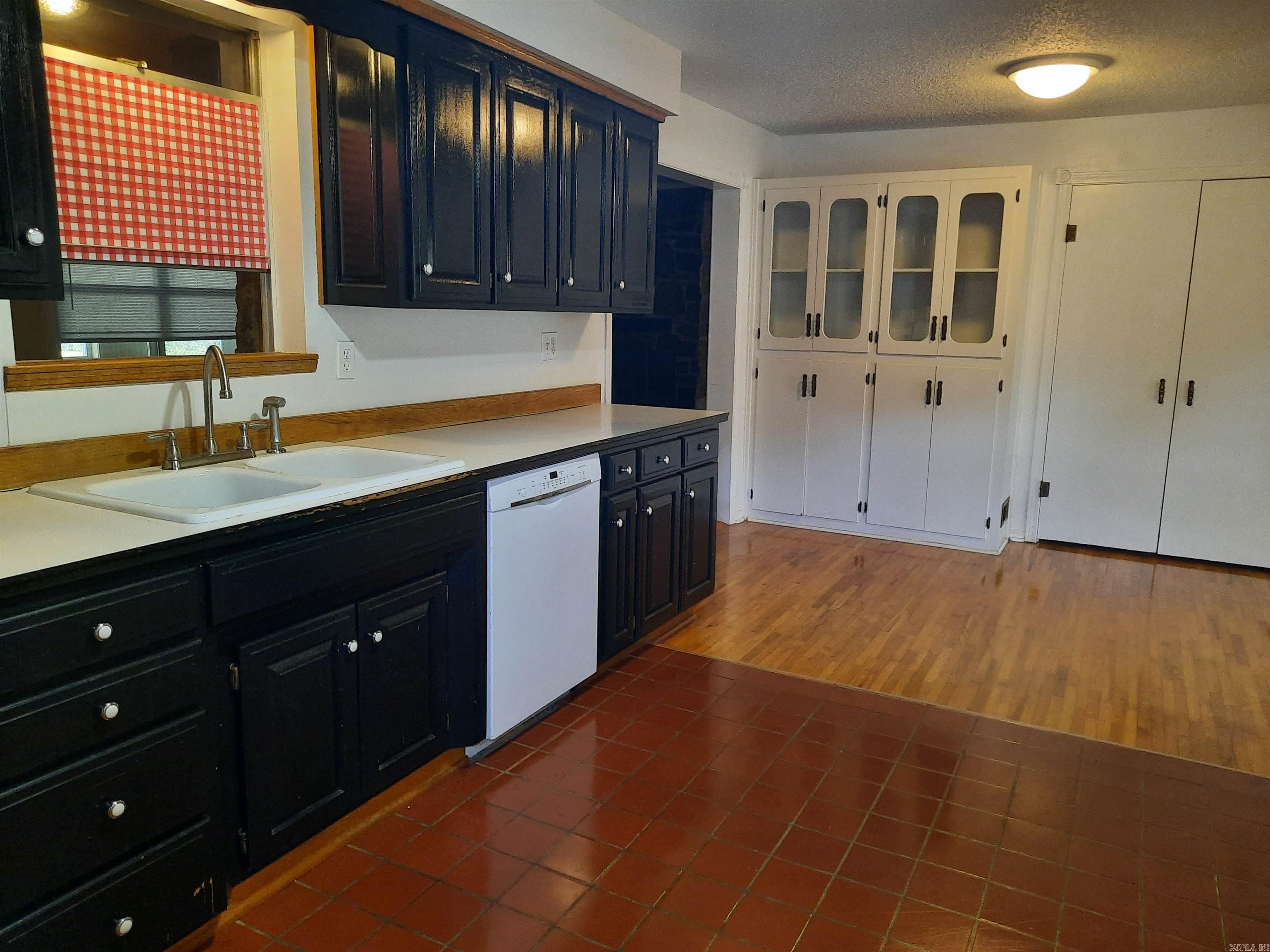 1162 Cove  Mountain View, AR