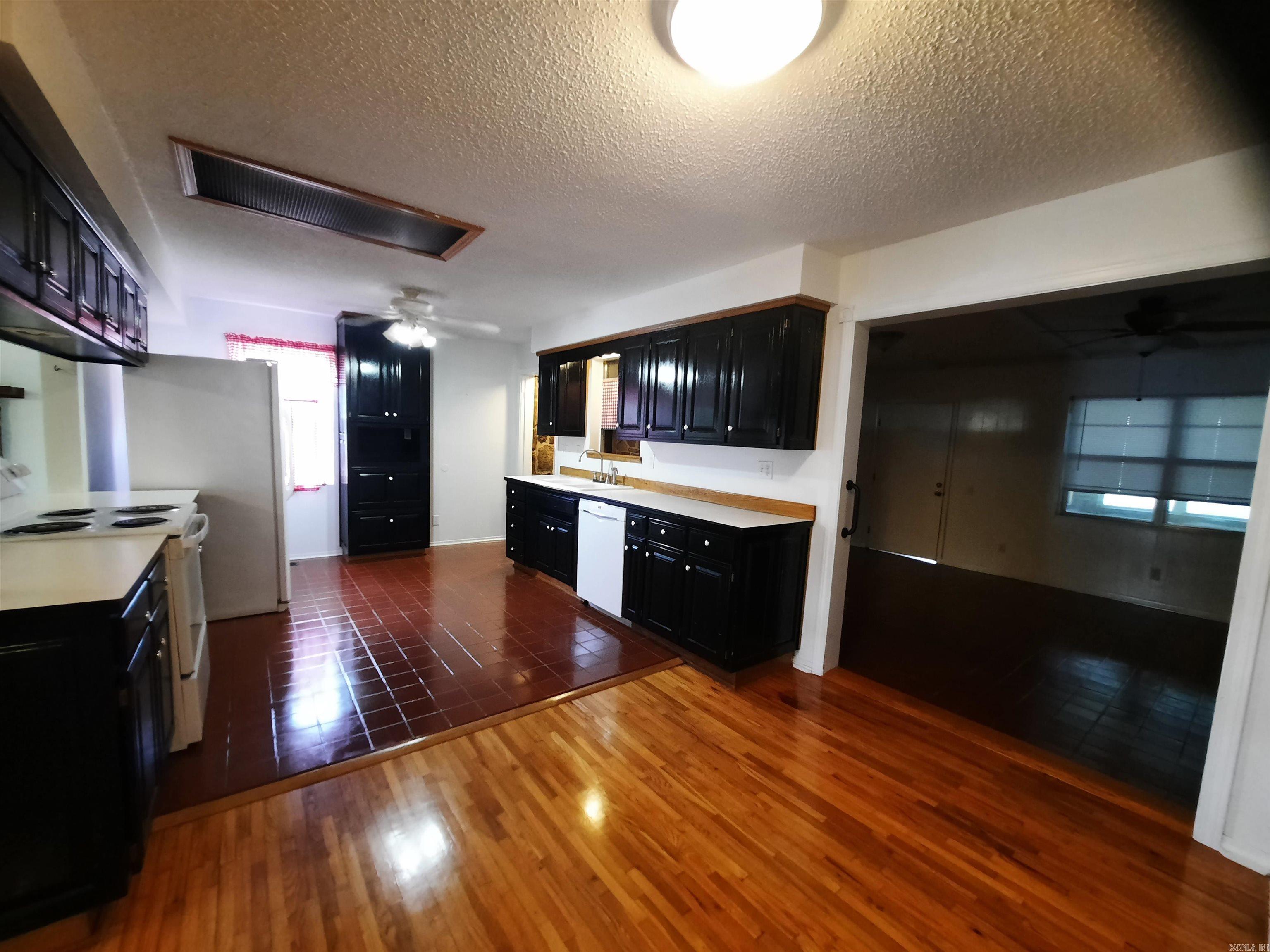1162 Cove  Mountain View, AR