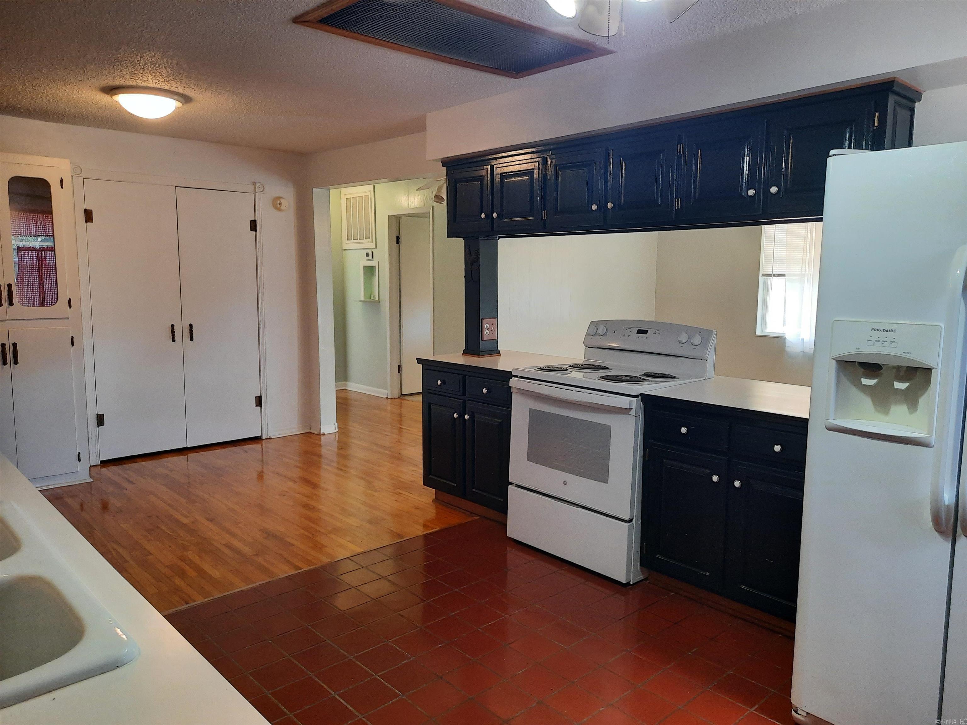 1162 Cove  Mountain View, AR