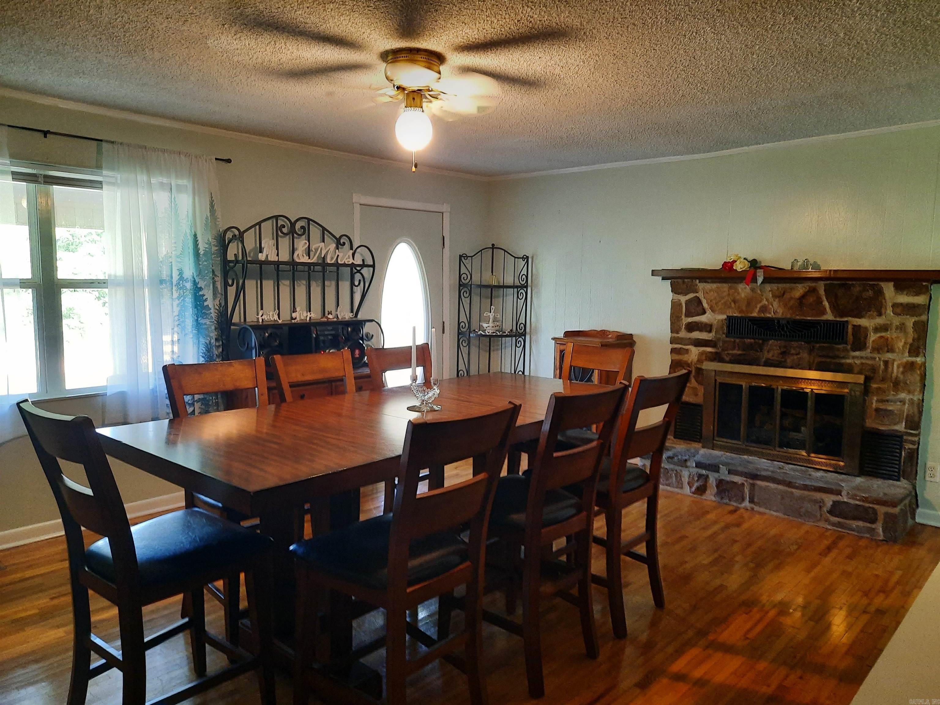 1162 Cove  Mountain View, AR