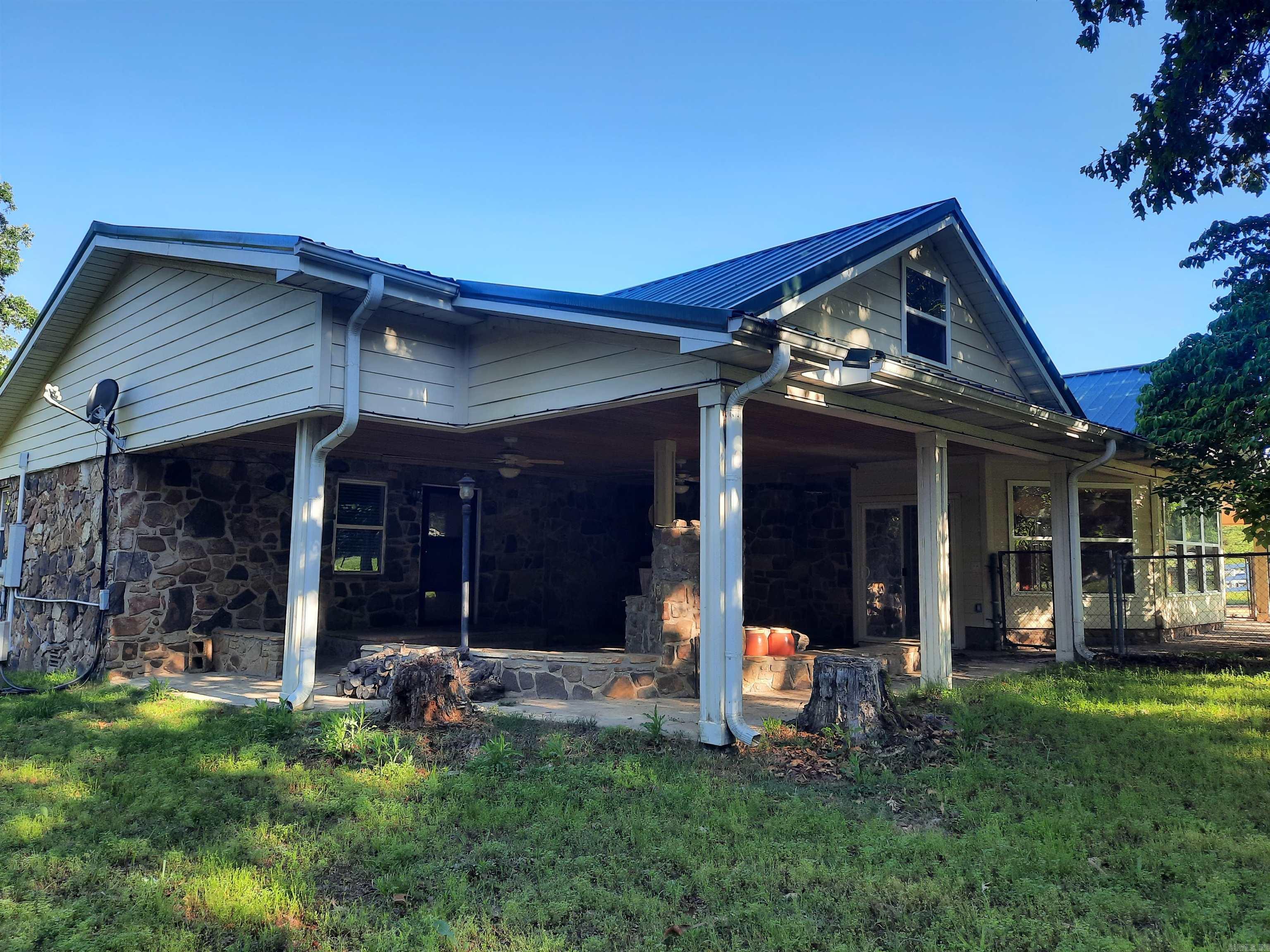 1162 Cove  Mountain View, AR