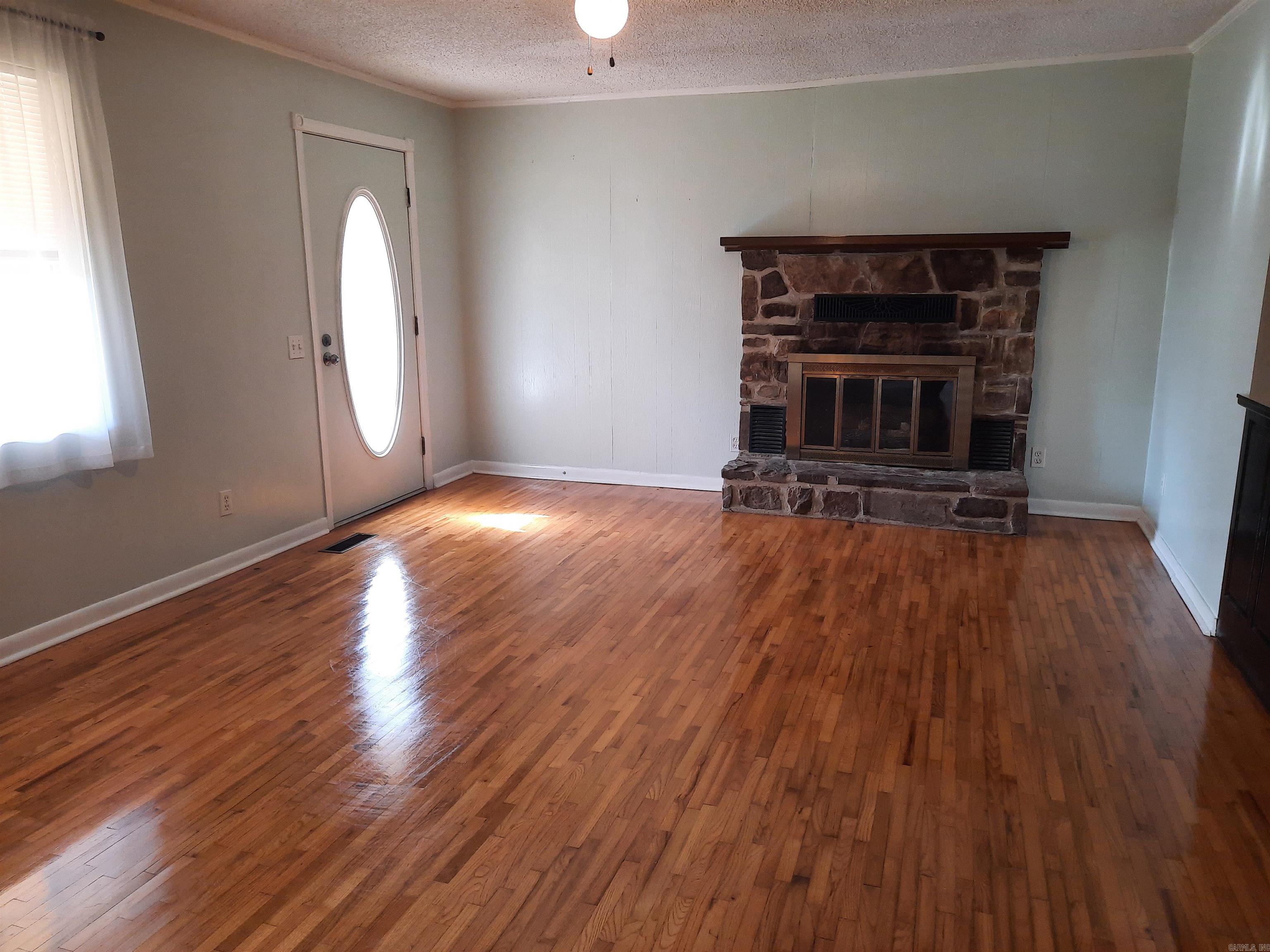 1162 Cove  Mountain View, AR