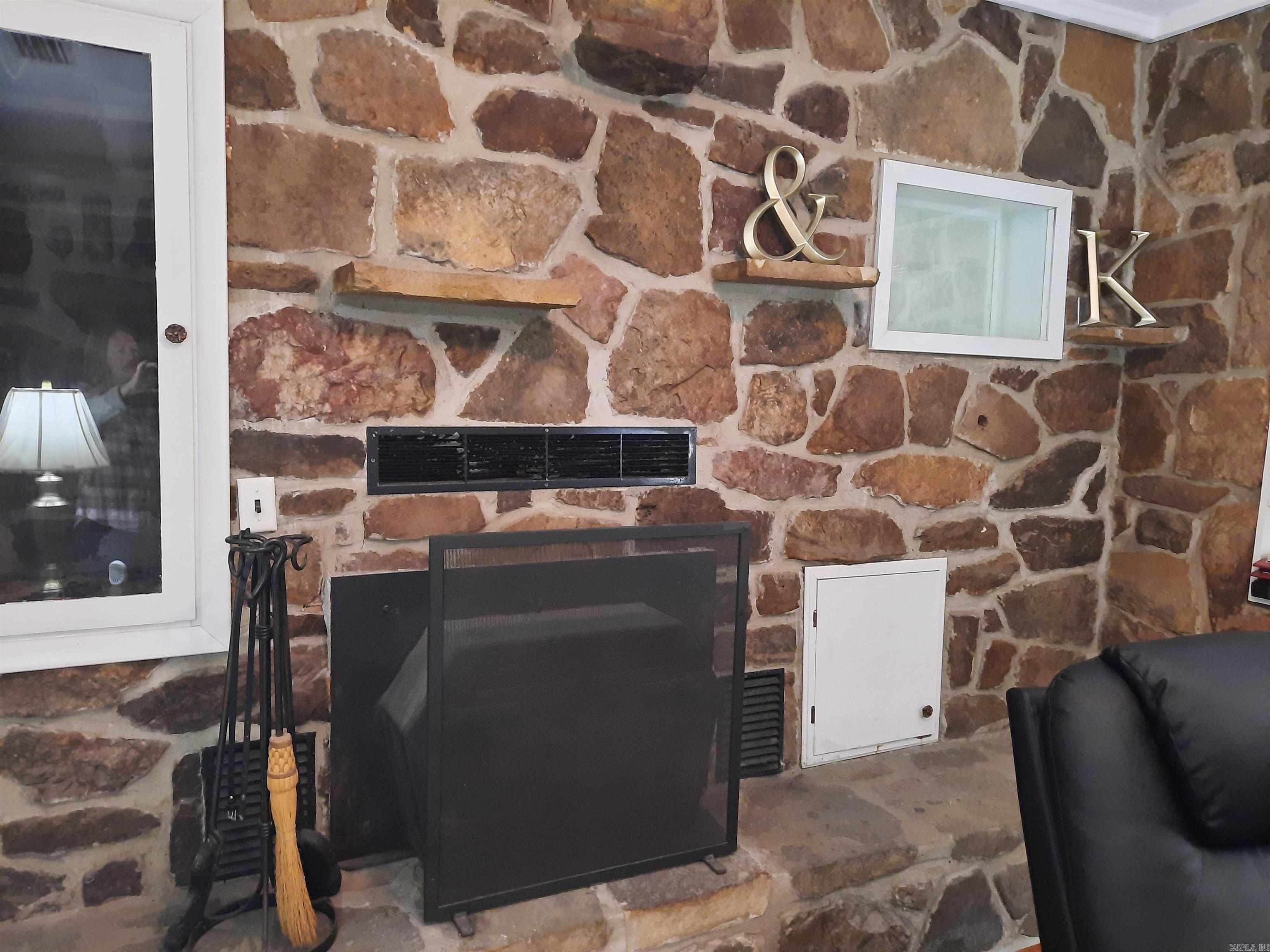 1162 Cove  Mountain View, AR