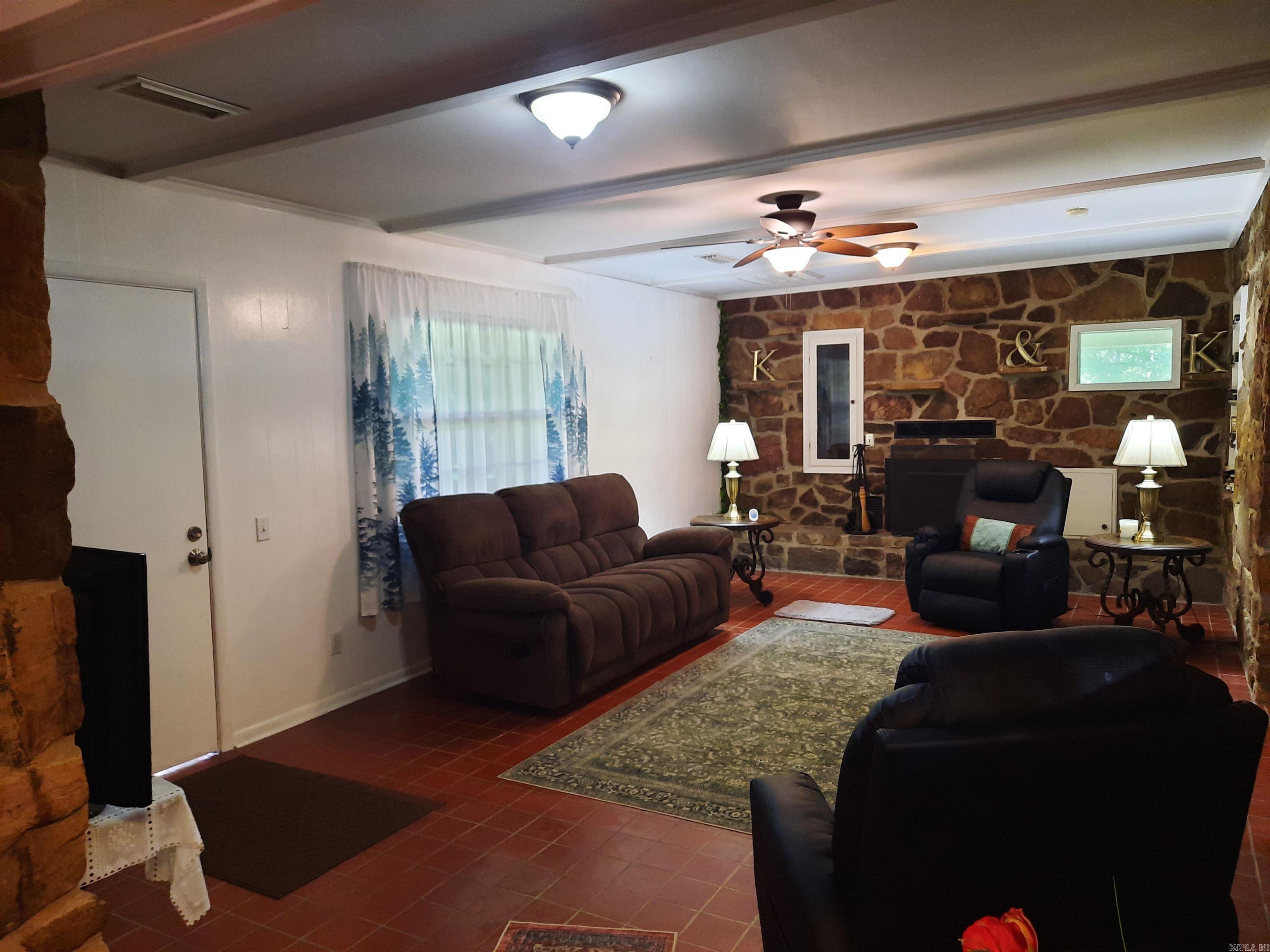 1162 Cove  Mountain View, AR
