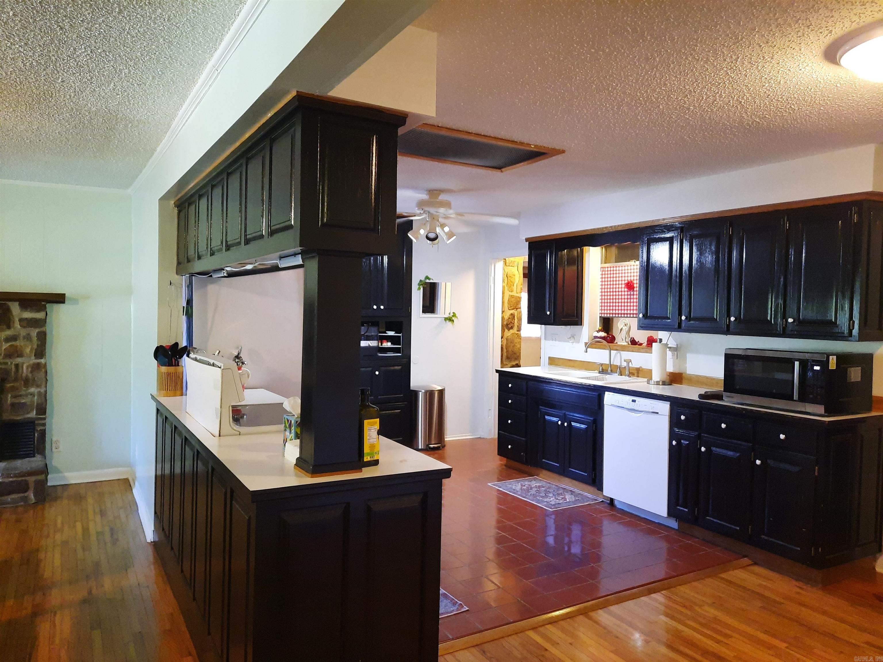1162 Cove  Mountain View, AR