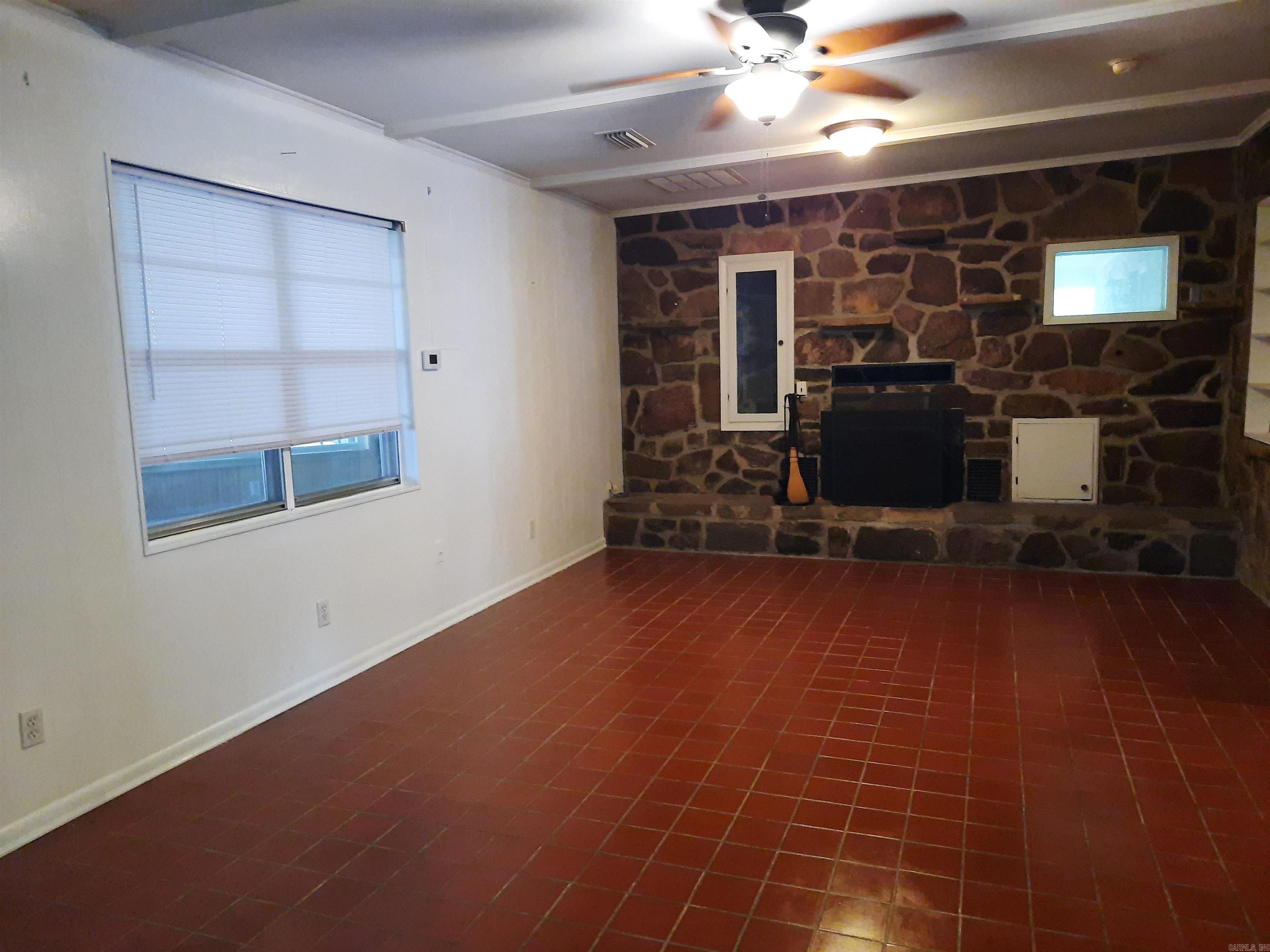 1162 Cove  Mountain View, AR