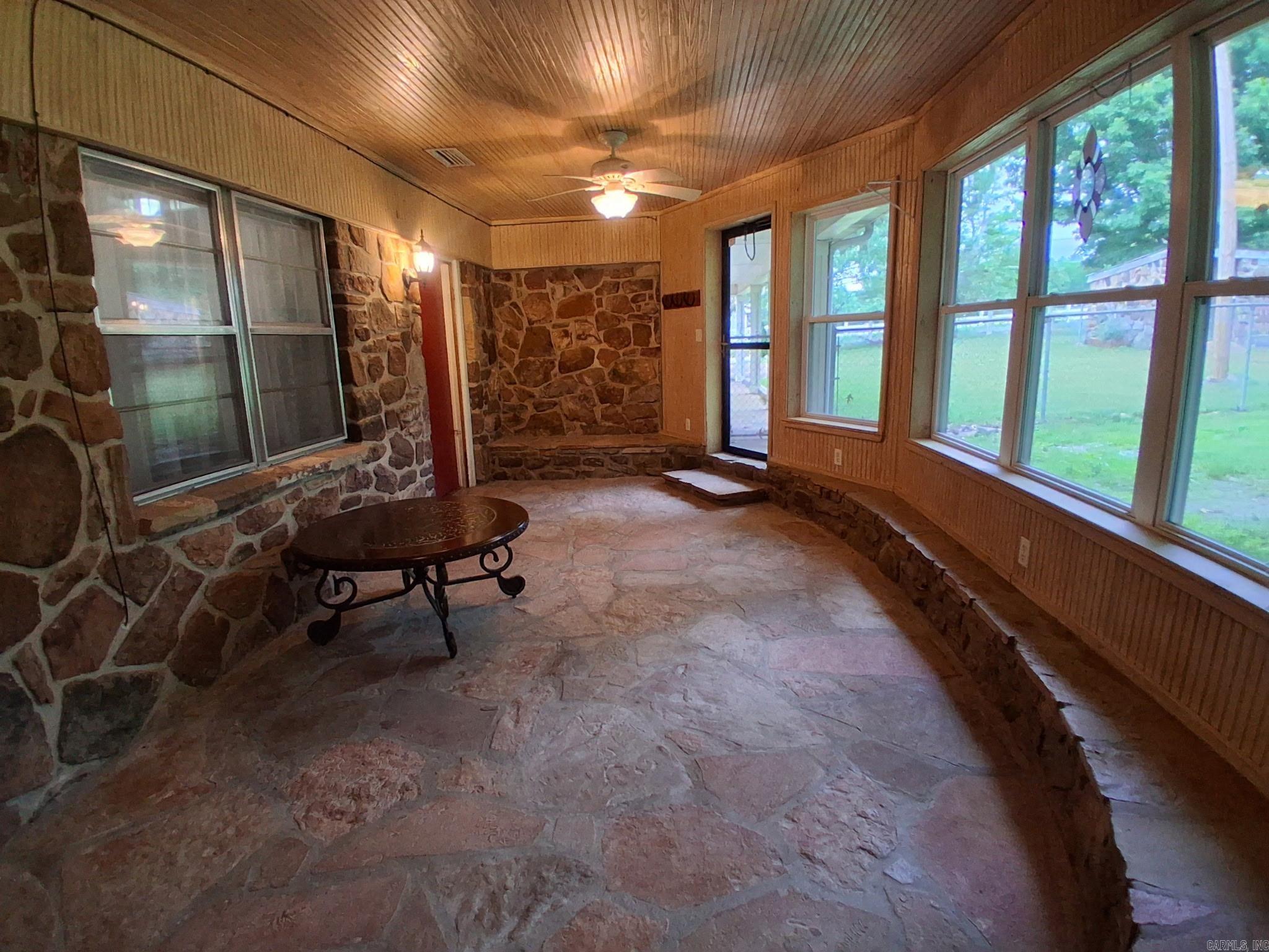 1162 Cove  Mountain View, AR
