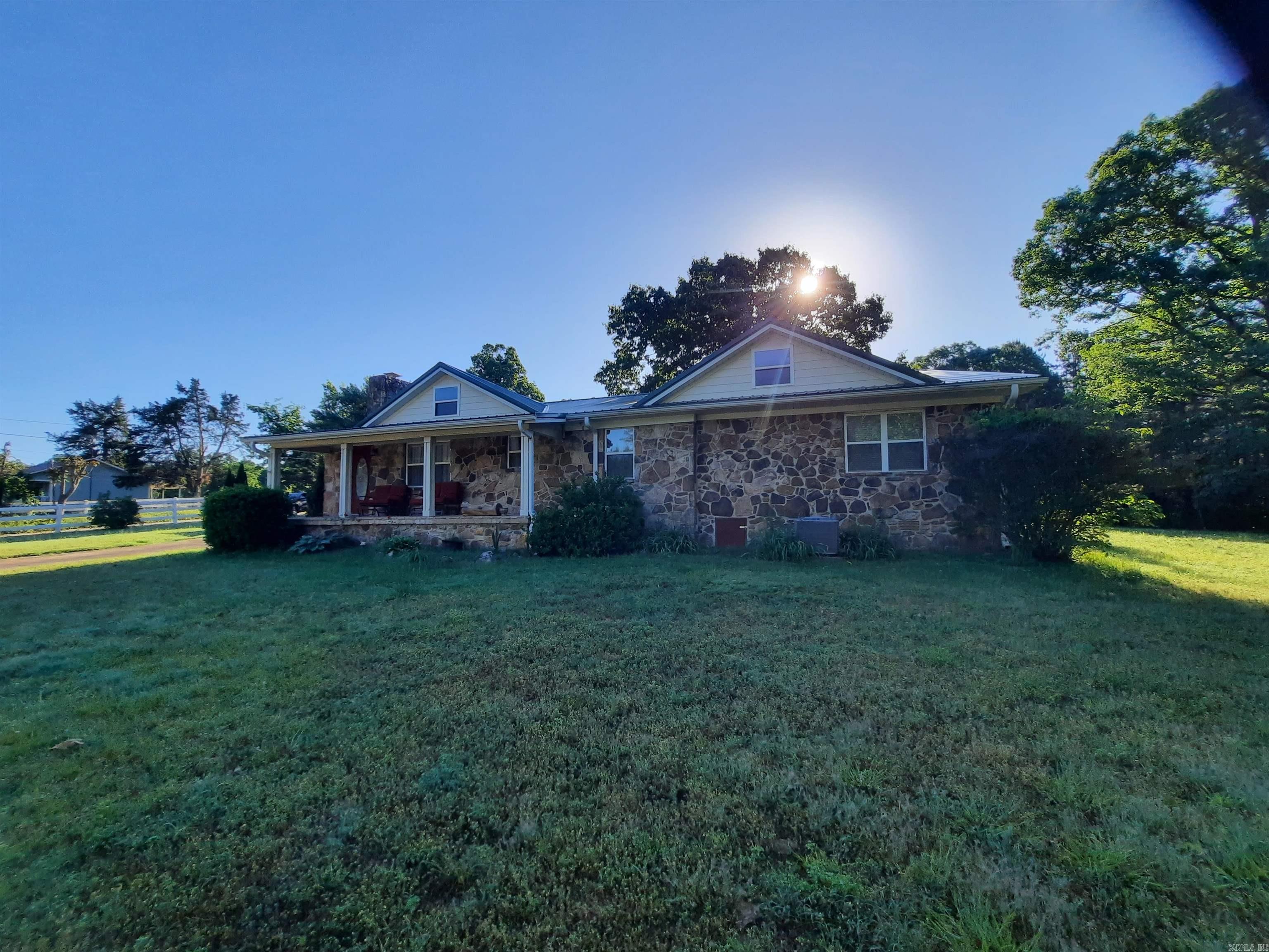 1162 Cove  Mountain View, AR