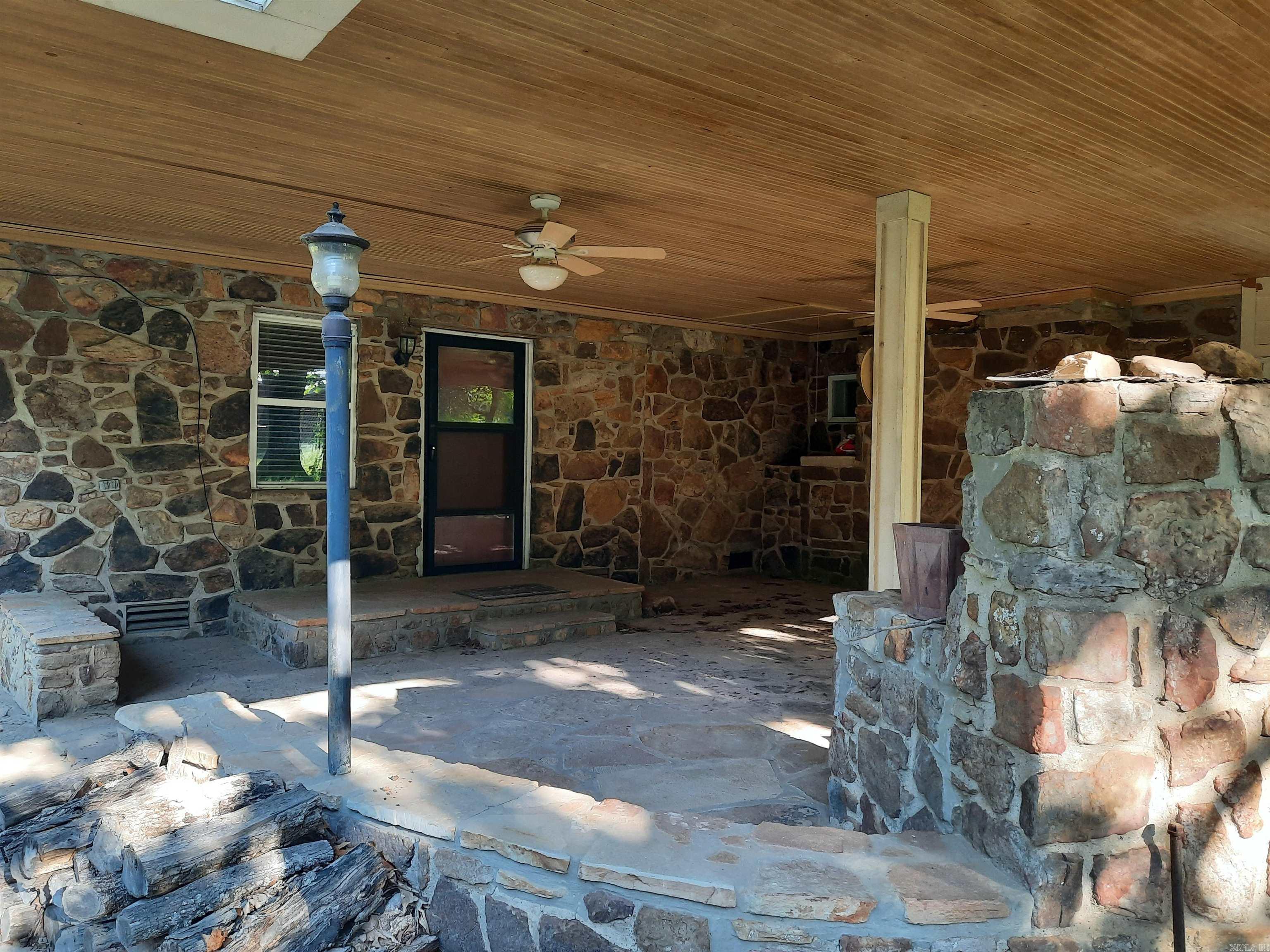 1162 Cove  Mountain View, AR