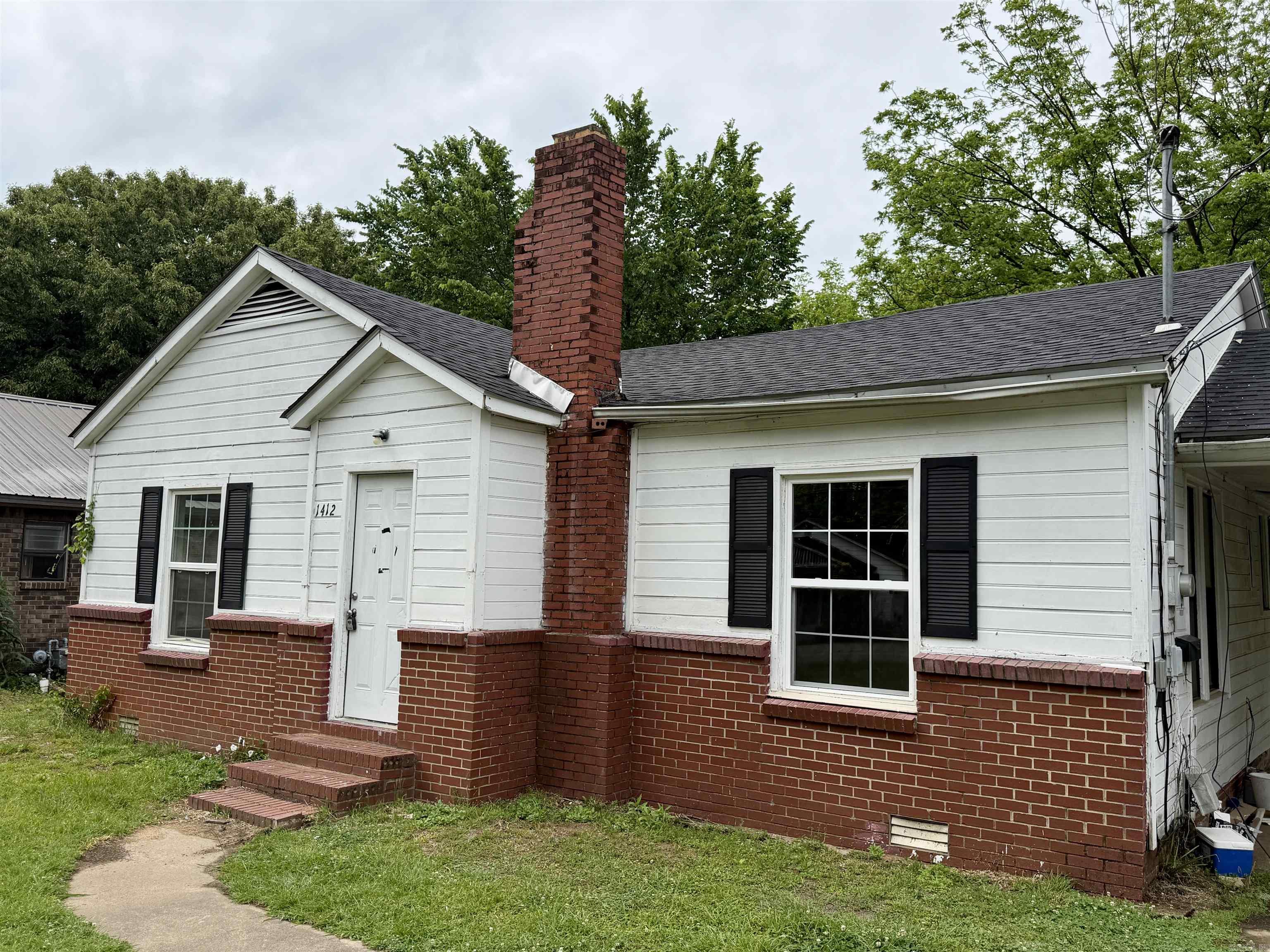1412 W Cherry St  Clarksville, AR