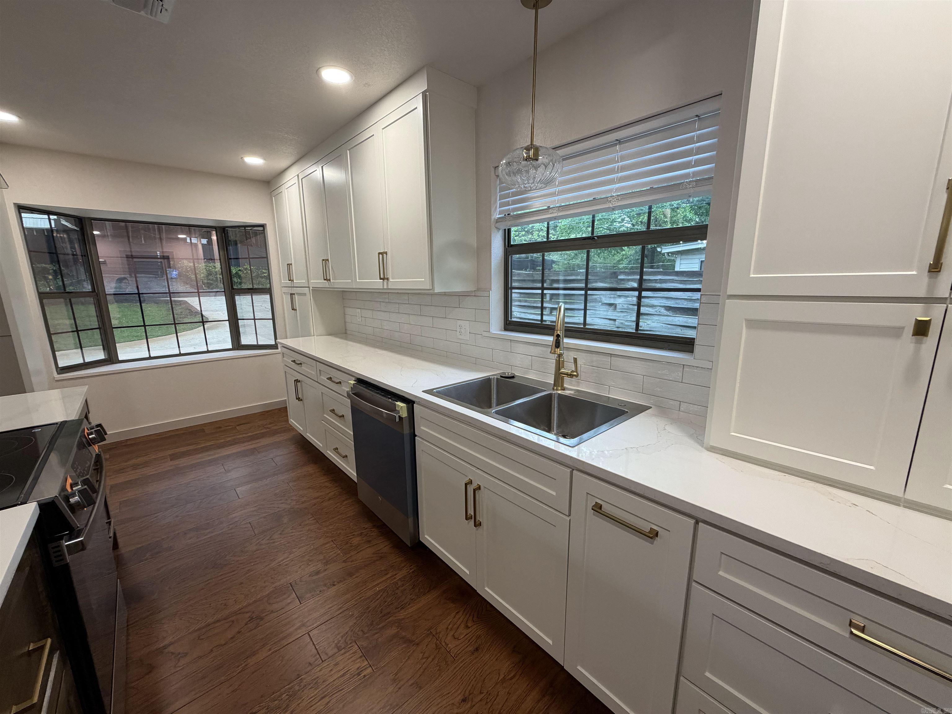 210 Gary Drive Mena, AR 71953