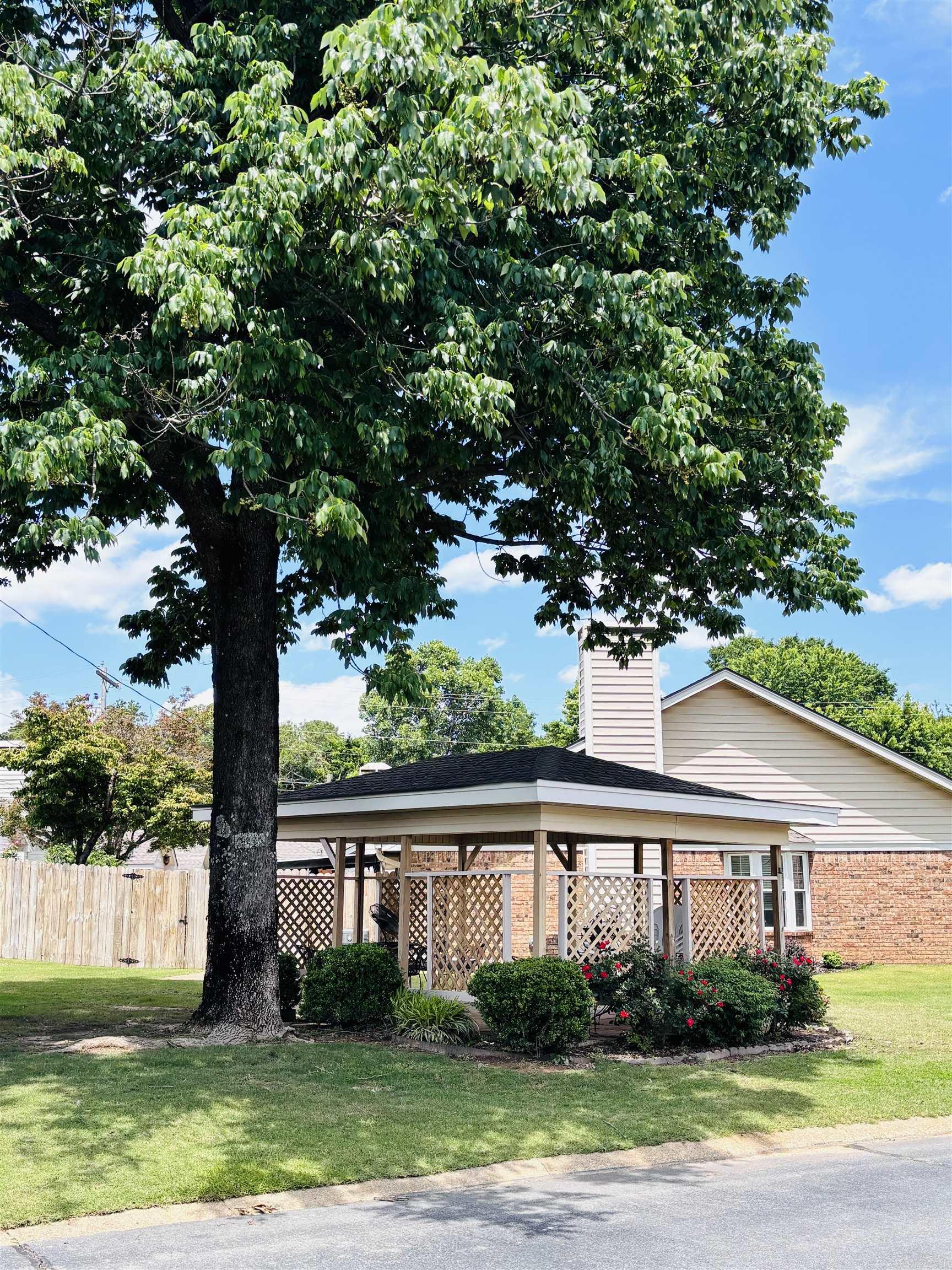 23 Dark Forest  Benton, AR