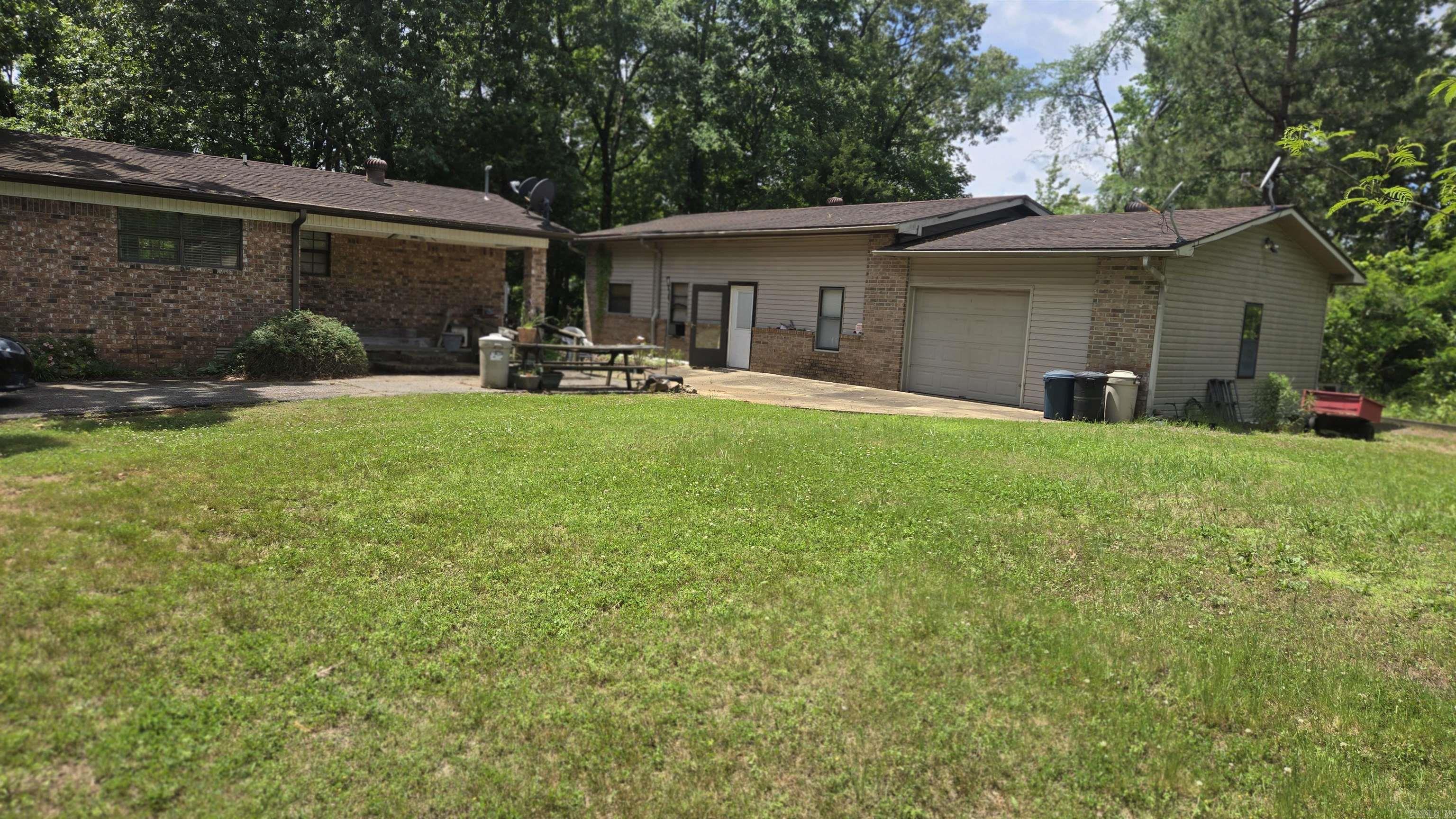 504 W glazy peau  Hot Springs, AR