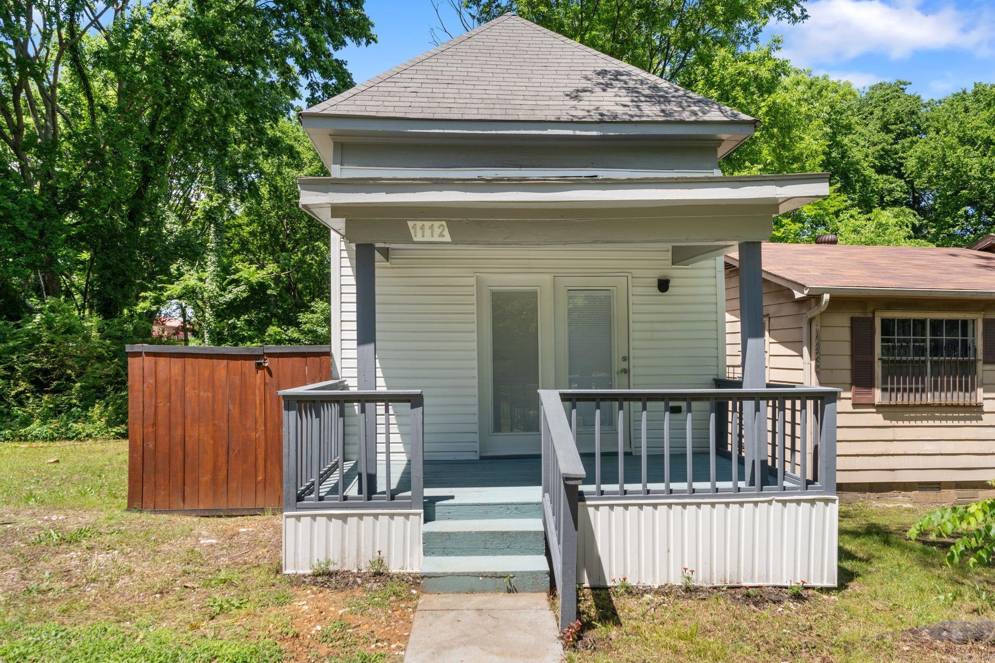 1112 HANGER  Little Rock, AR