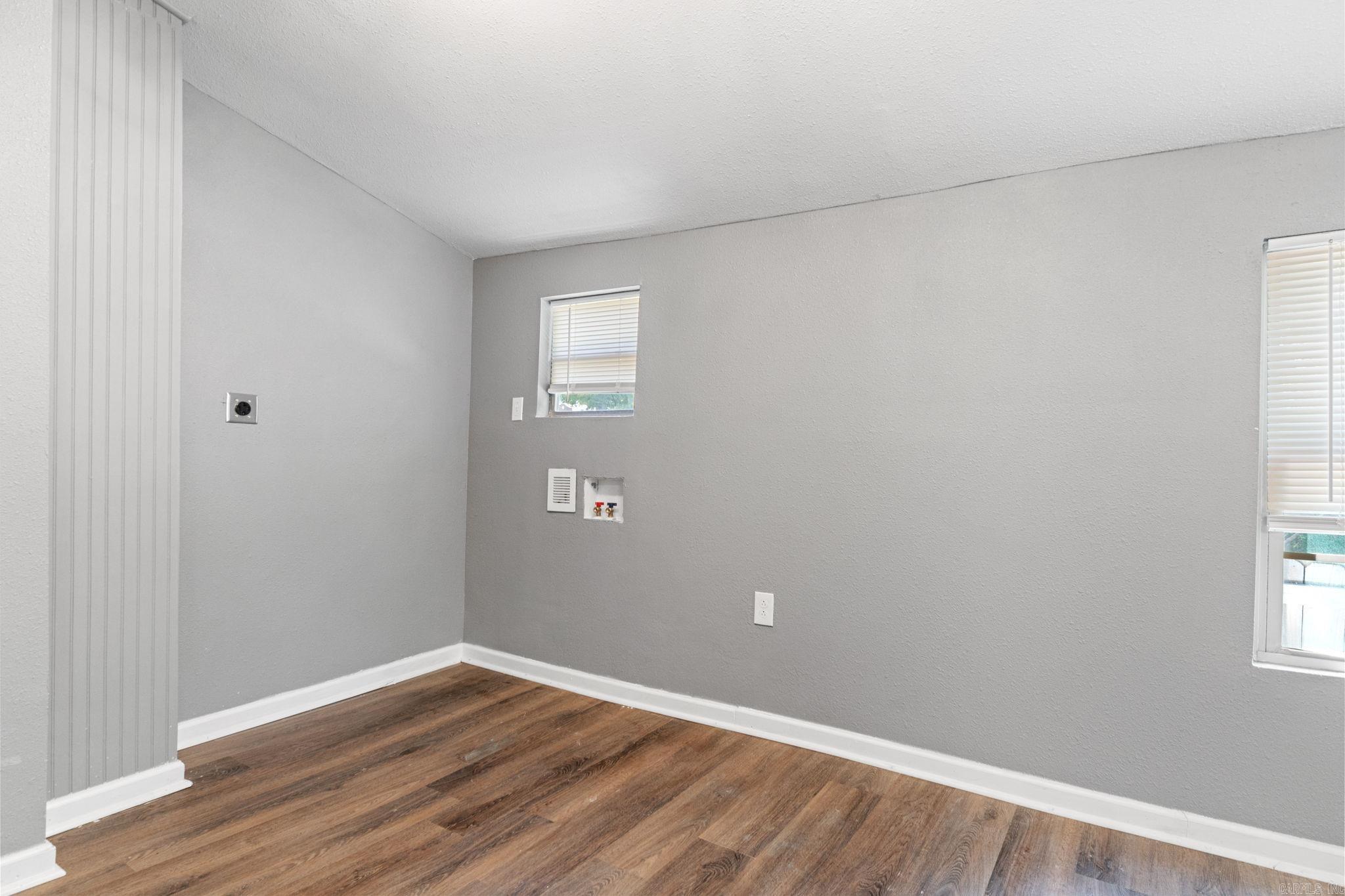 1112 HANGER  Little Rock, AR