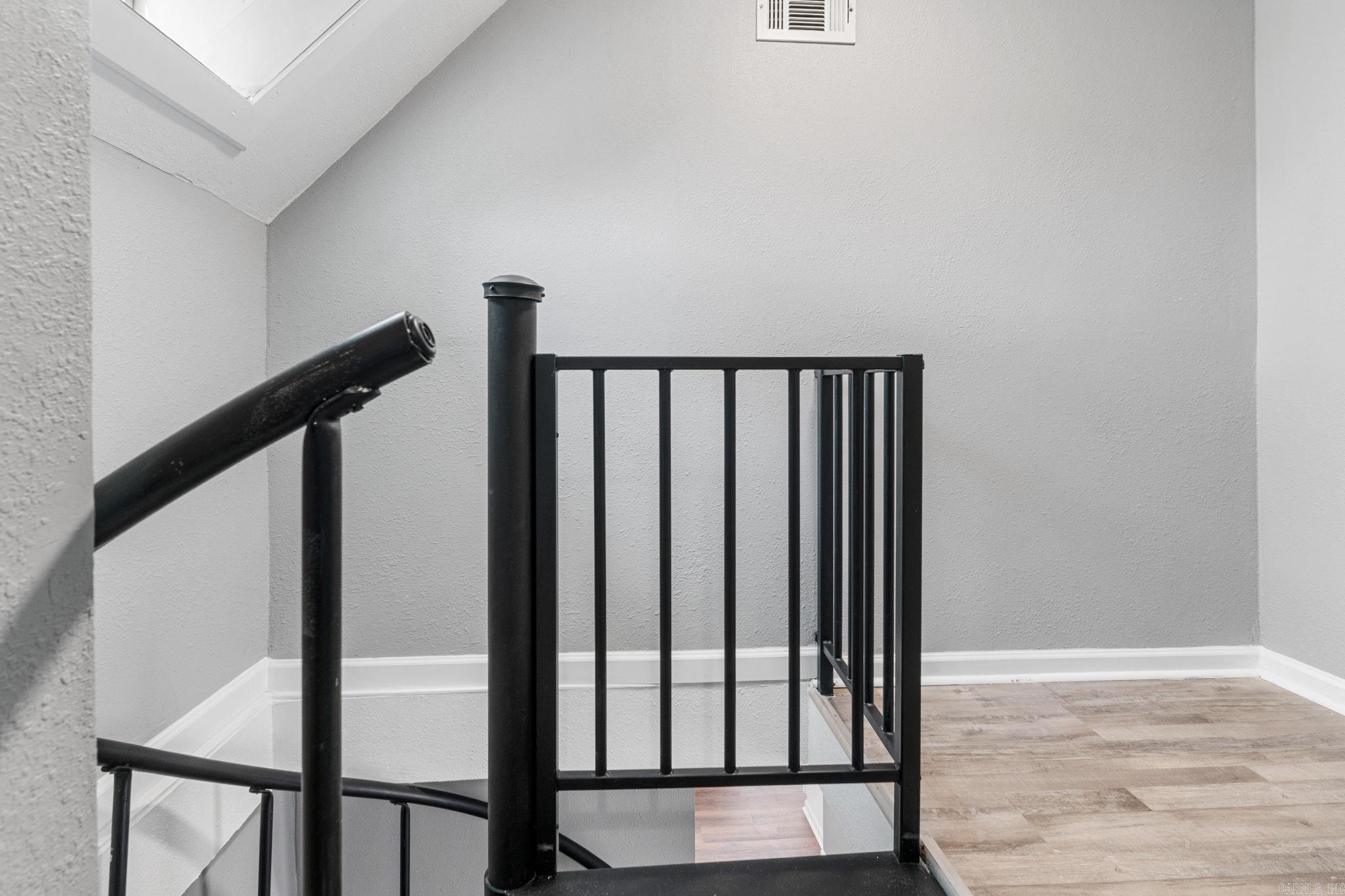 1112 HANGER  Little Rock, AR
