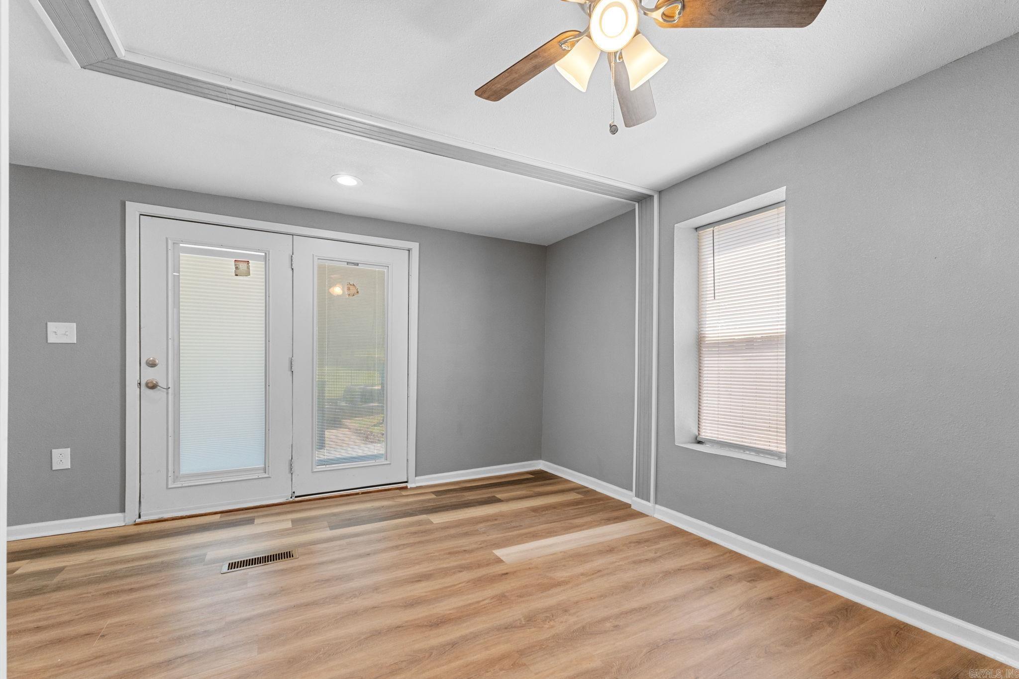 1112 HANGER  Little Rock, AR