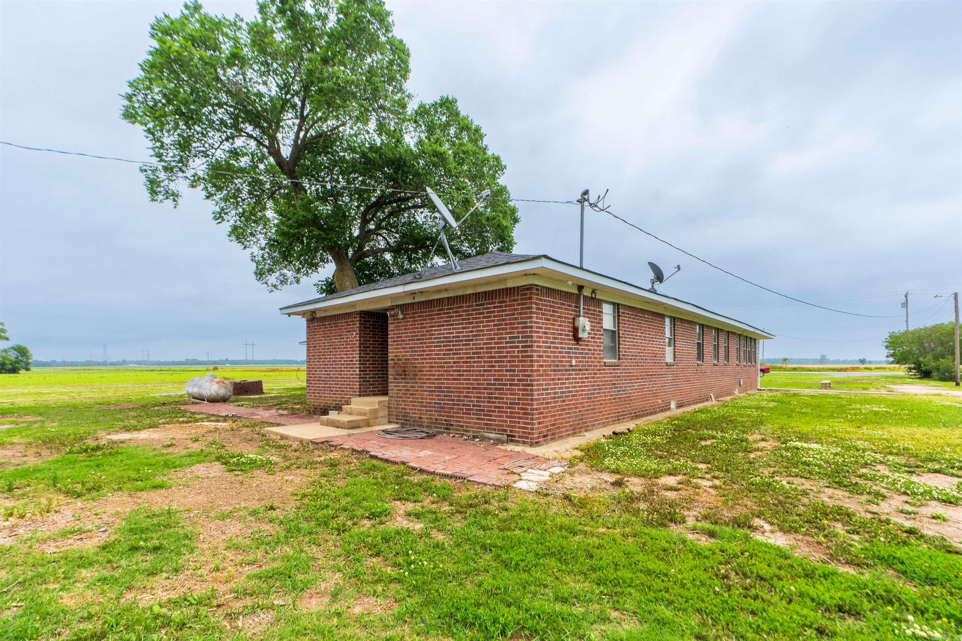 4040 HWY 20  Helena, AR