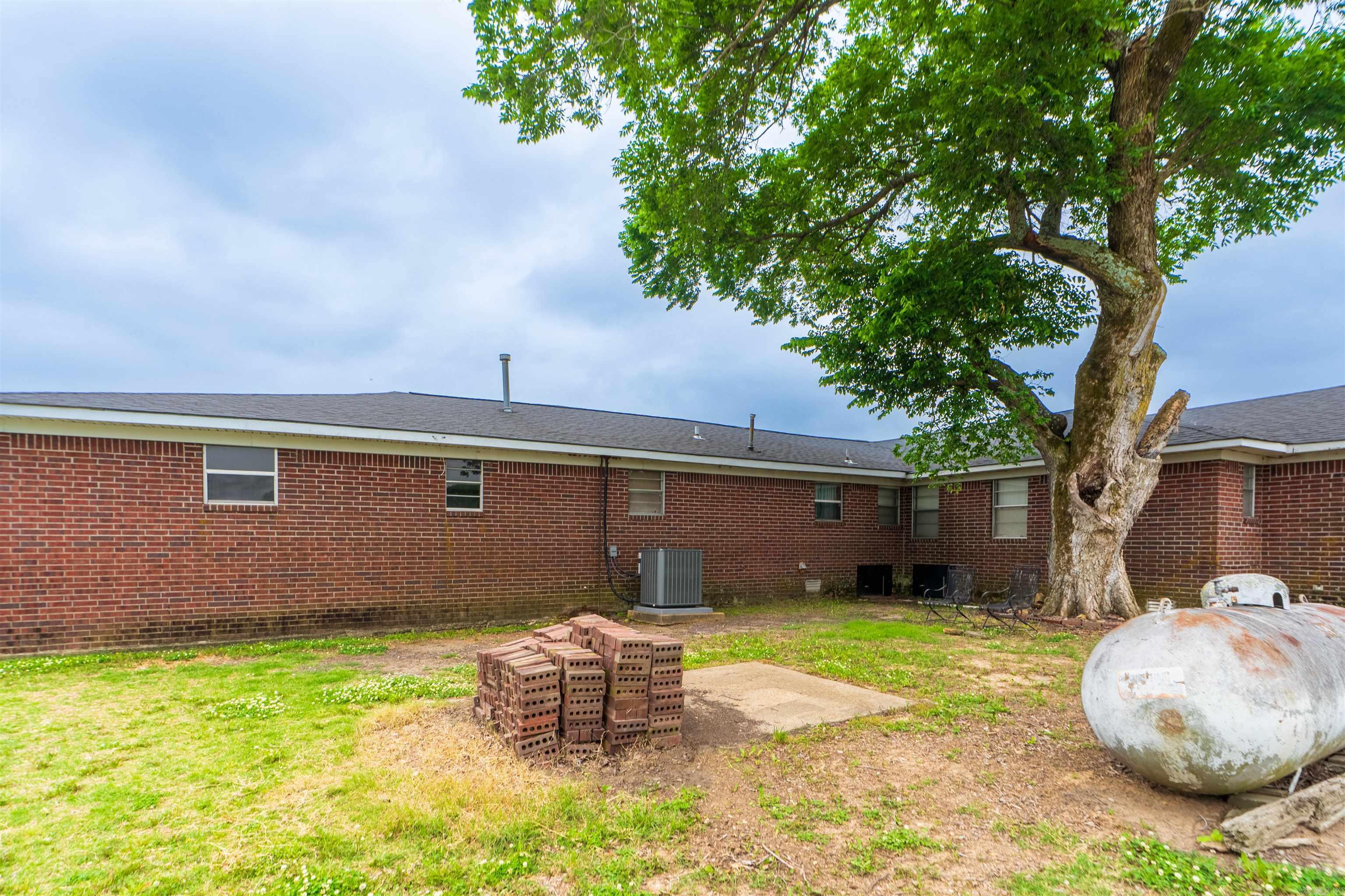 4040 HWY 20  Helena, AR