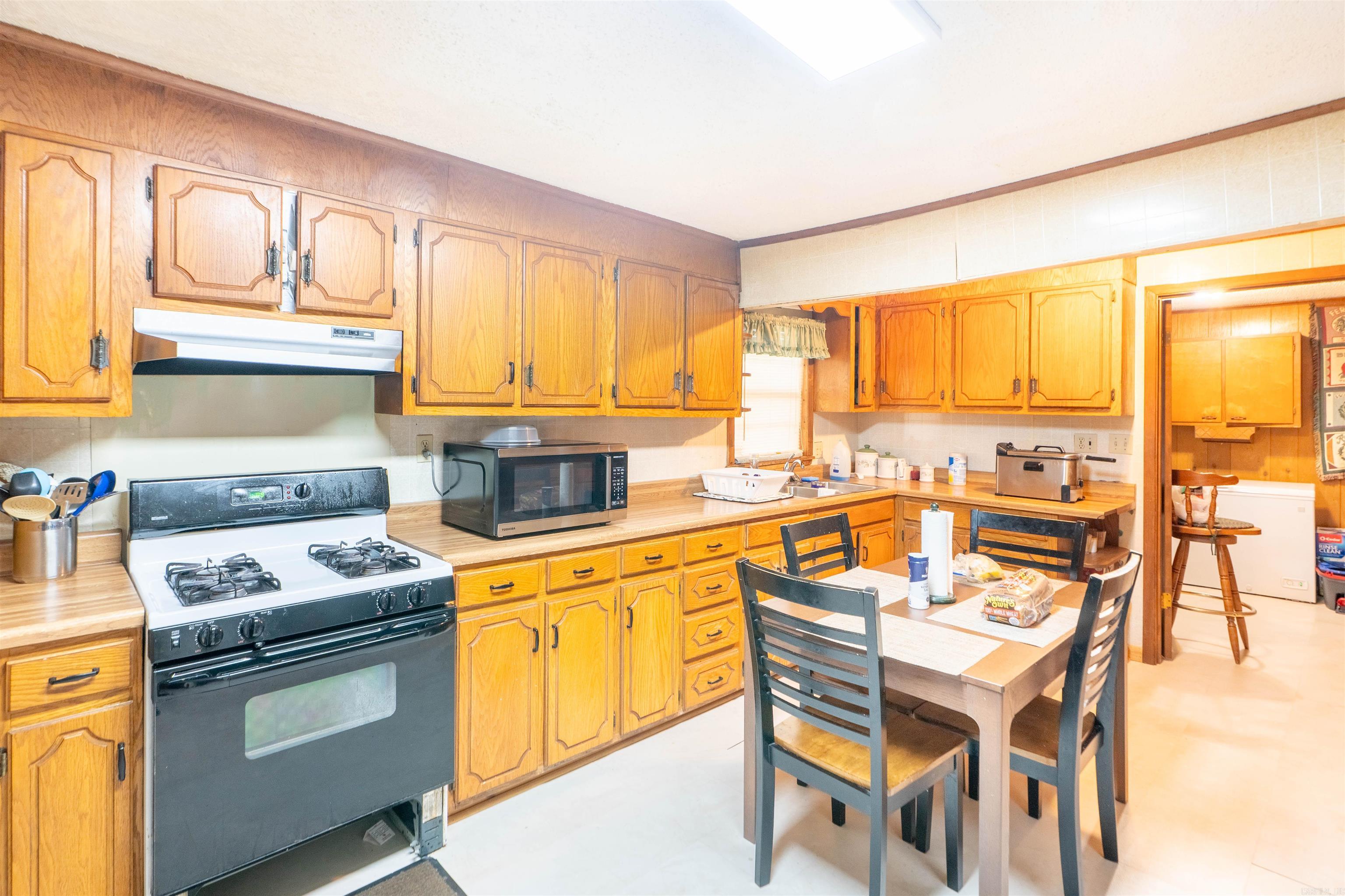 4040 HWY 20  Helena, AR