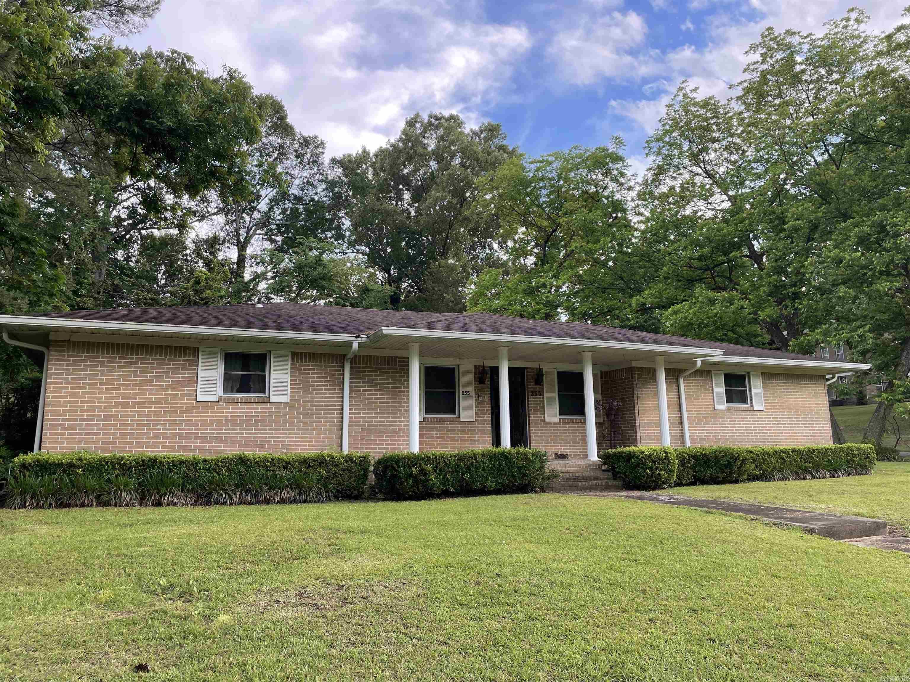 255 W Prairie St.  De Valls Bluff, AR