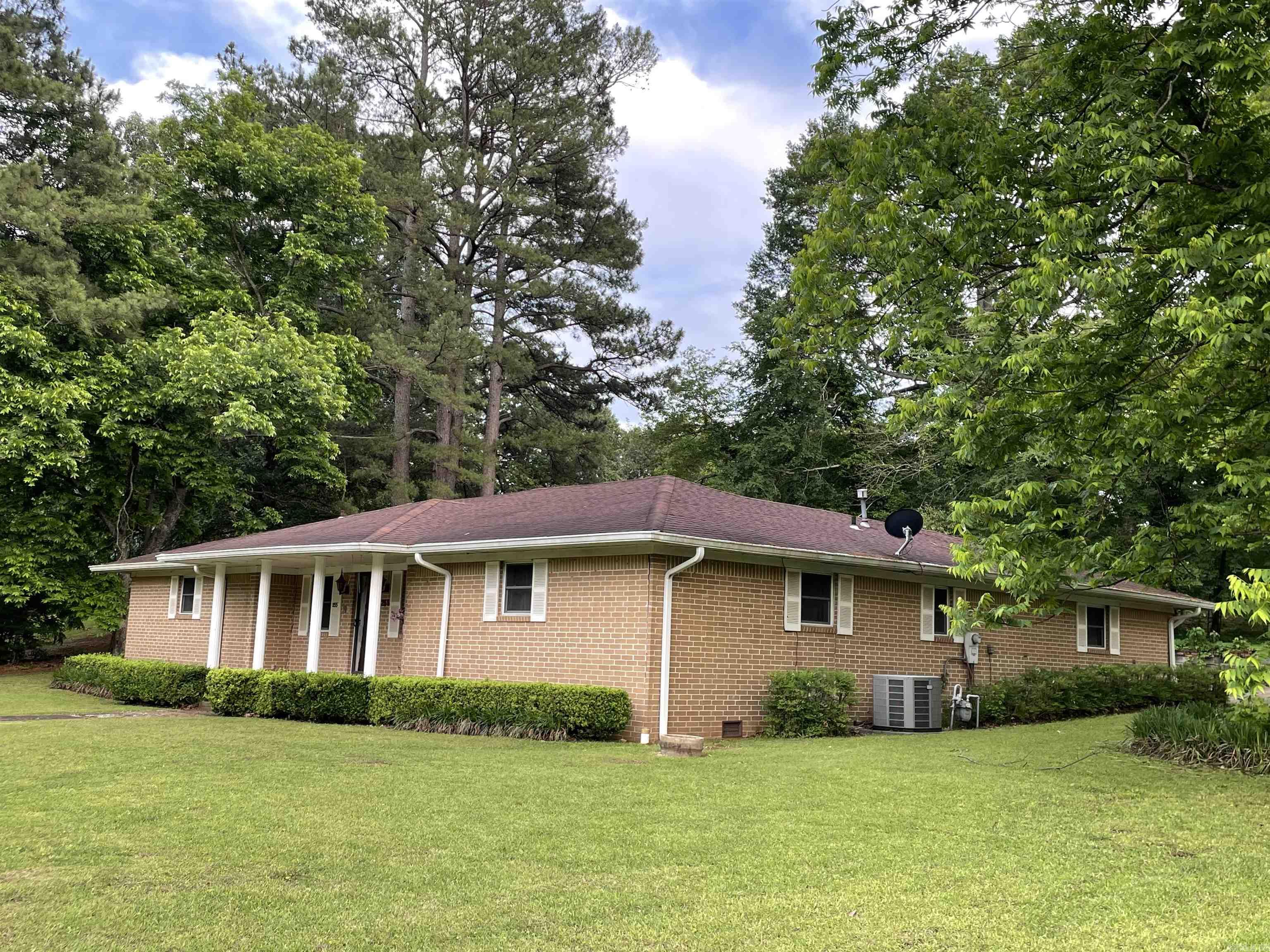 255 W Prairie St.  De Valls Bluff, AR