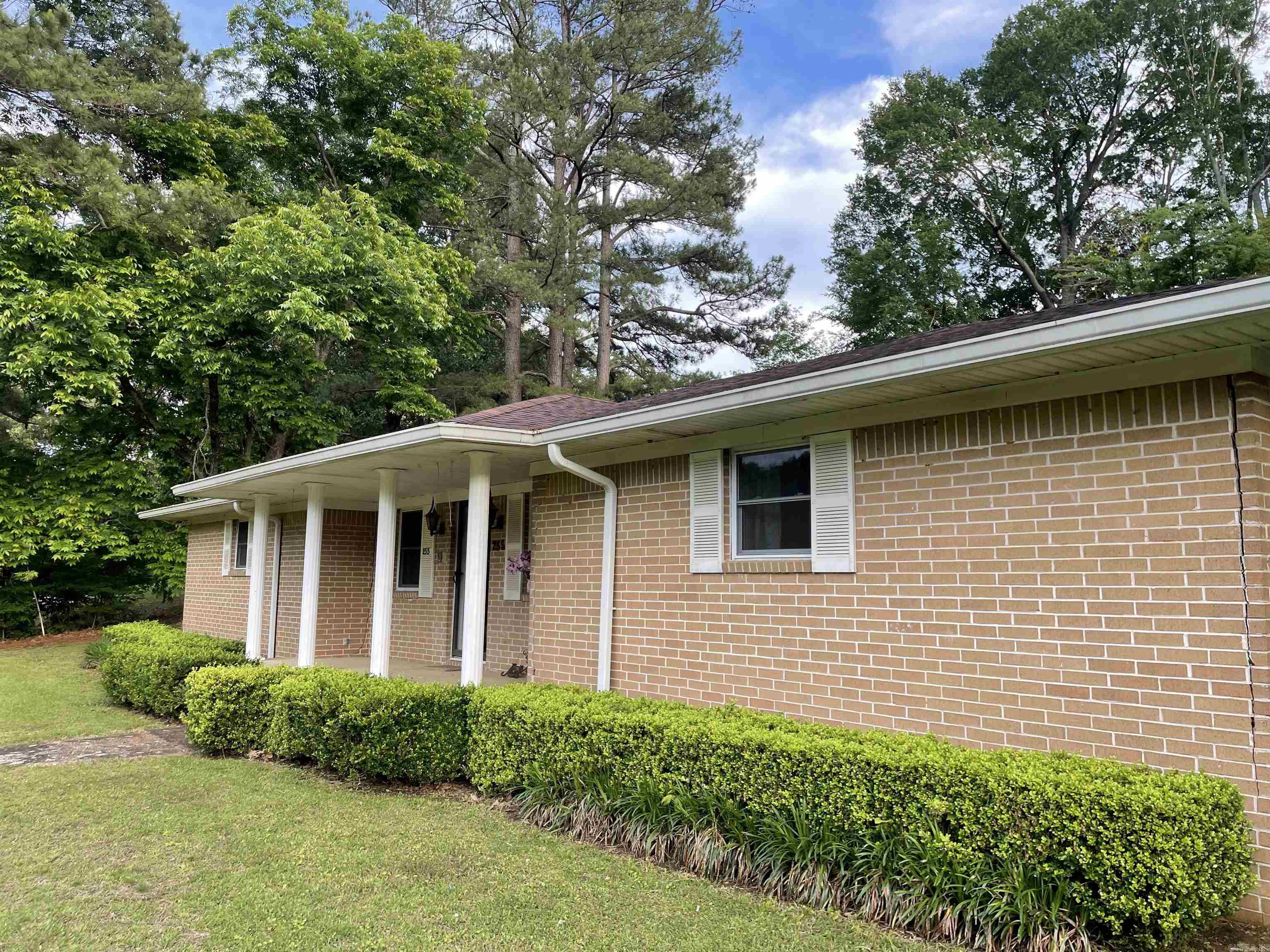 255 W Prairie St.  De Valls Bluff, AR