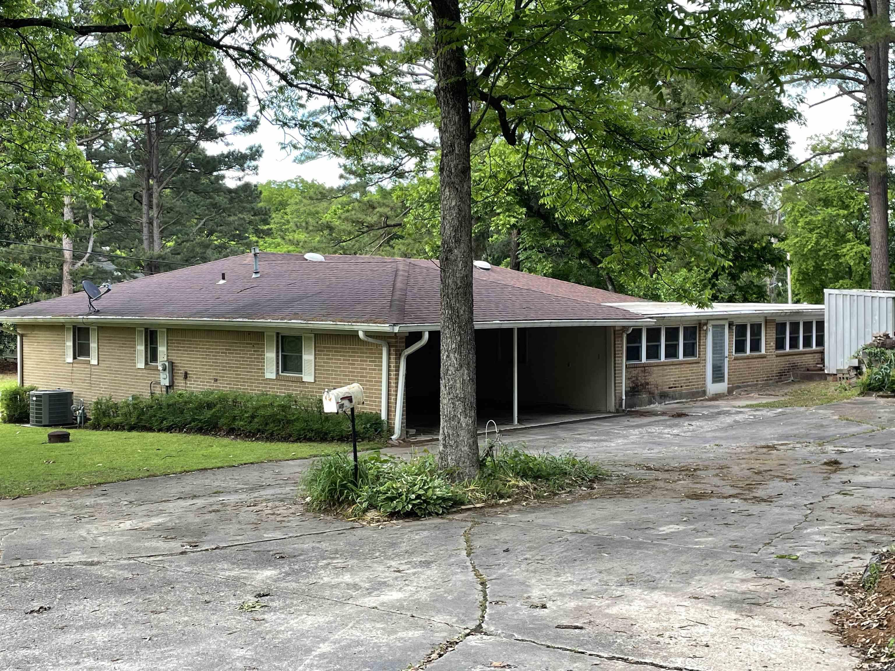 255 W Prairie St.  De Valls Bluff, AR