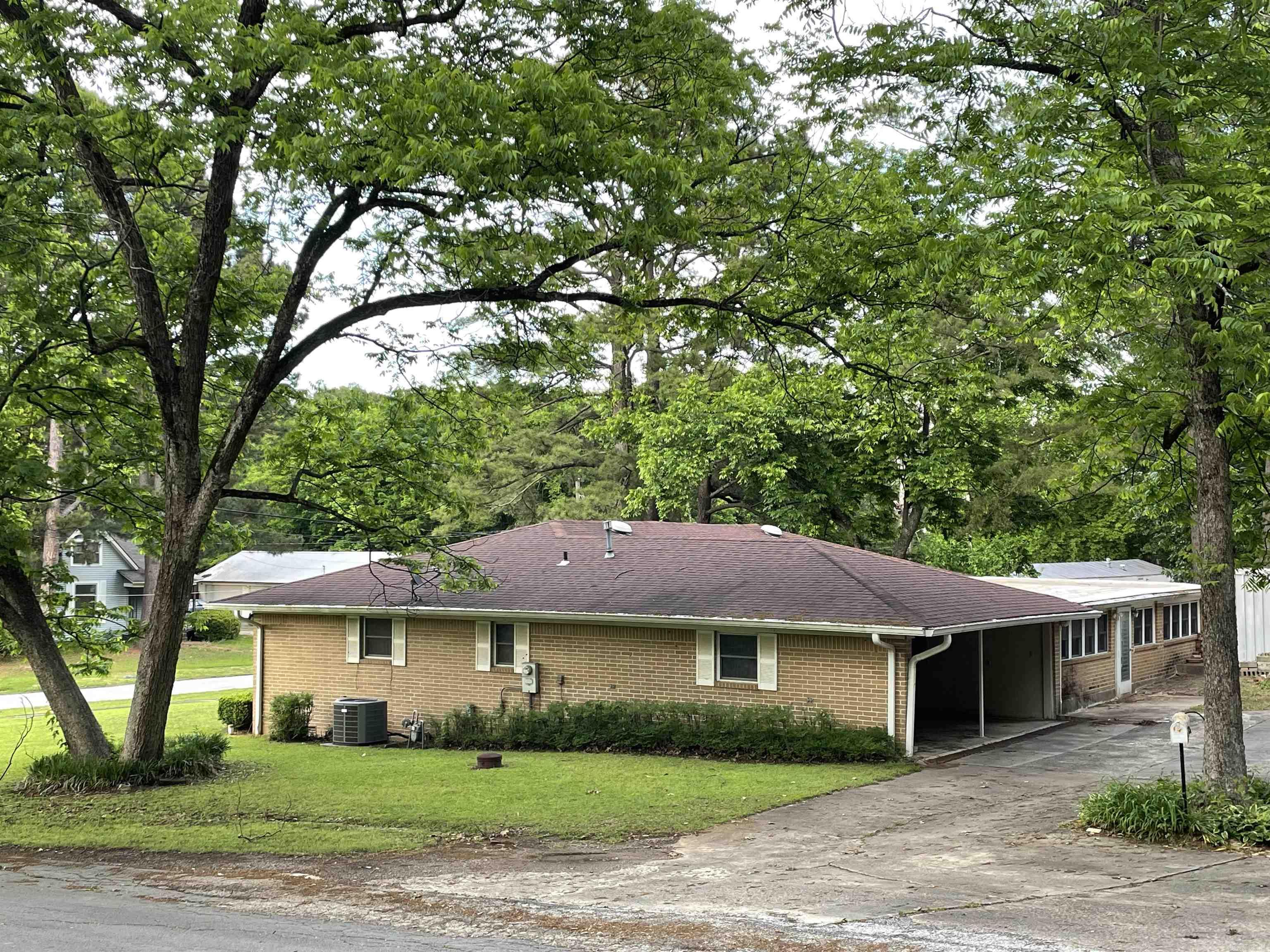 255 W Prairie St.  De Valls Bluff, AR