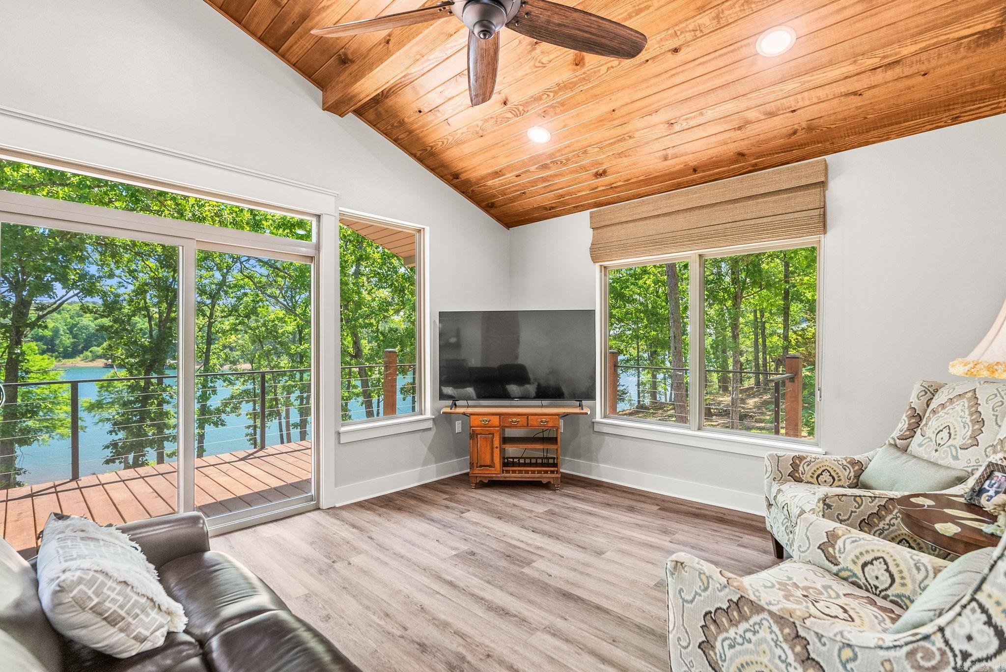 116 Eagle Shores Circle  Fairfield Bay, AR