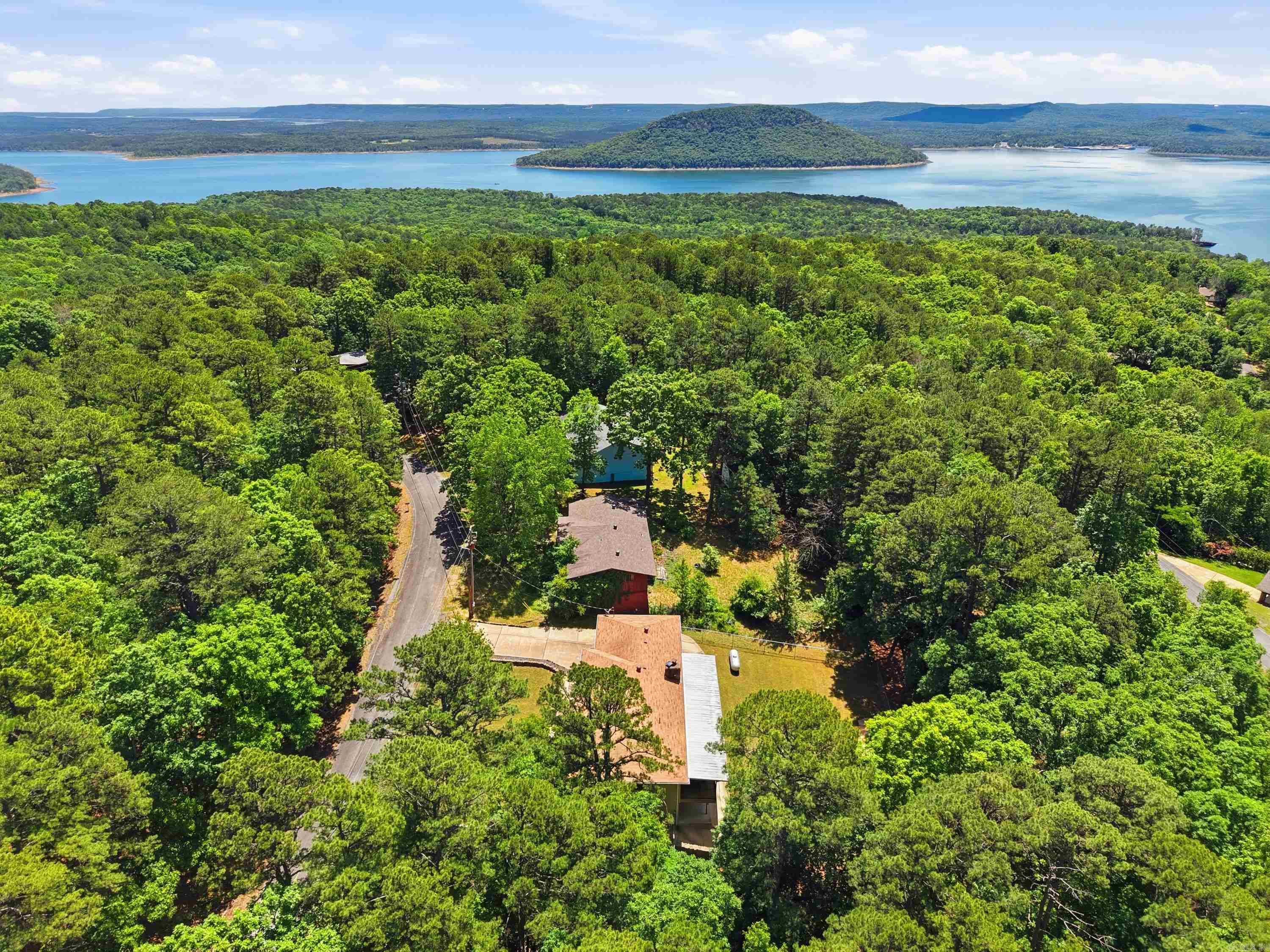 107 Hillside  Fairfield Bay, AR